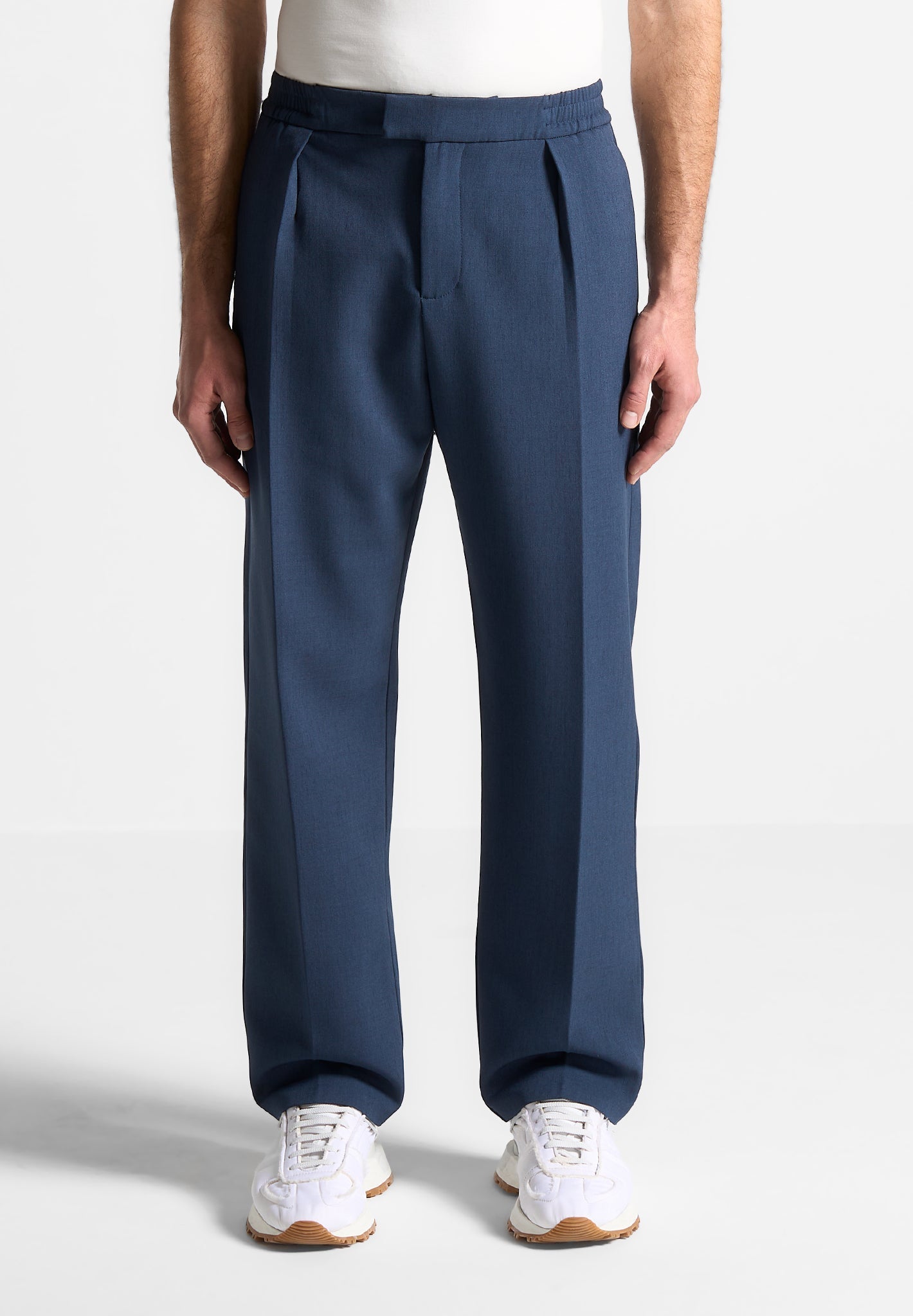relaxed-tailored-trousers-with-pleat-blue
