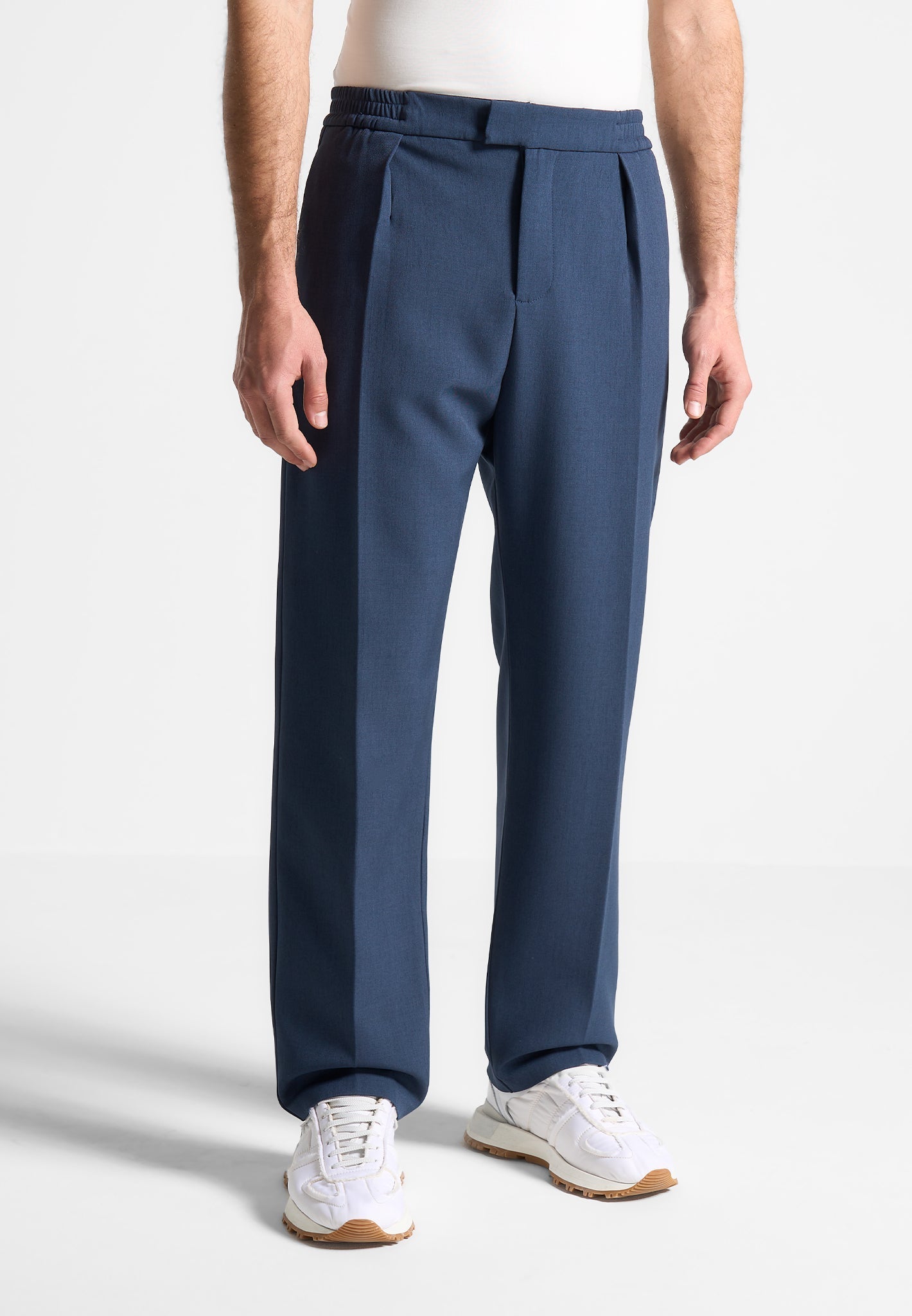 relaxed-tailored-trousers-with-pleat-blue