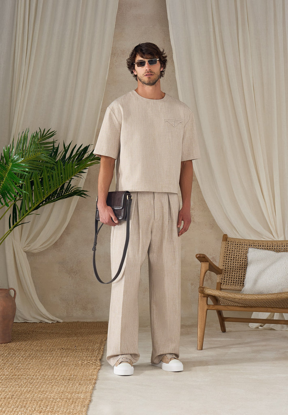 leon-boxy-cropped-hatched-t-shirt-beige