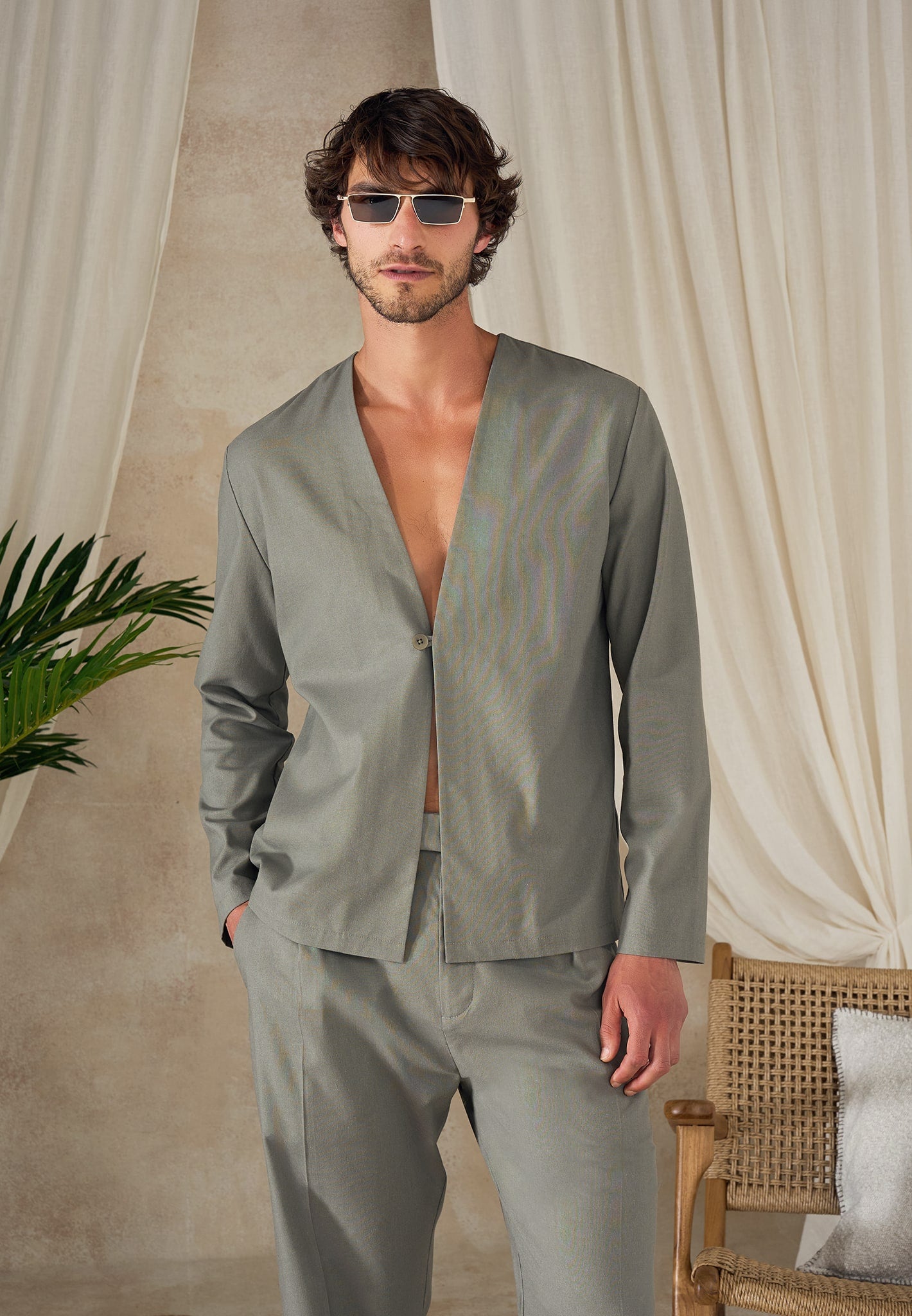 axel-minimal-kimono-shirt-khaki