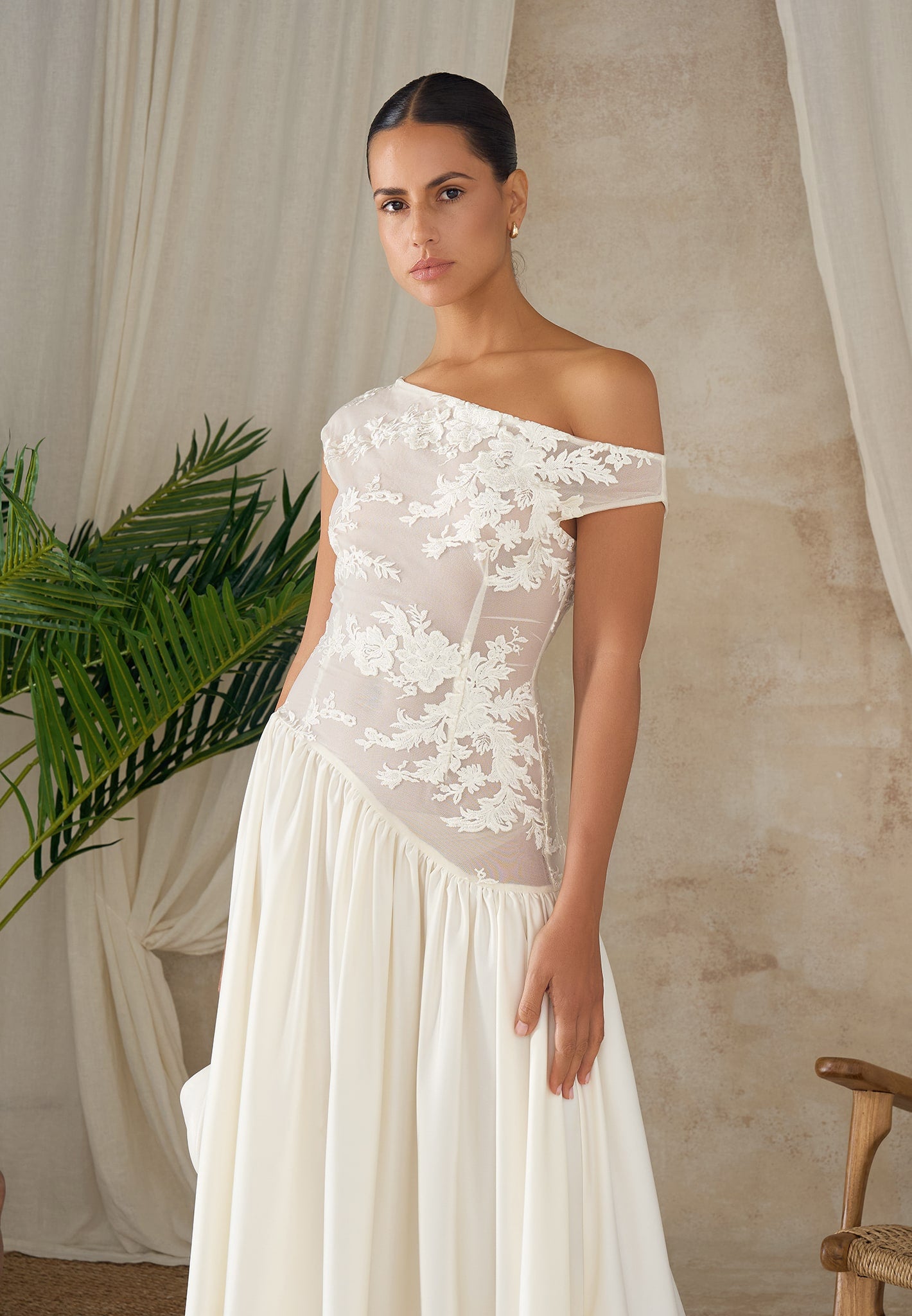 Alanna - Off Shoulder Fit and Flare Maxi Dress - Ivory | Manire De Voir Alanna - Off Shoulder Fit and Flare Maxi Dress - Ivory | Manire De Voir