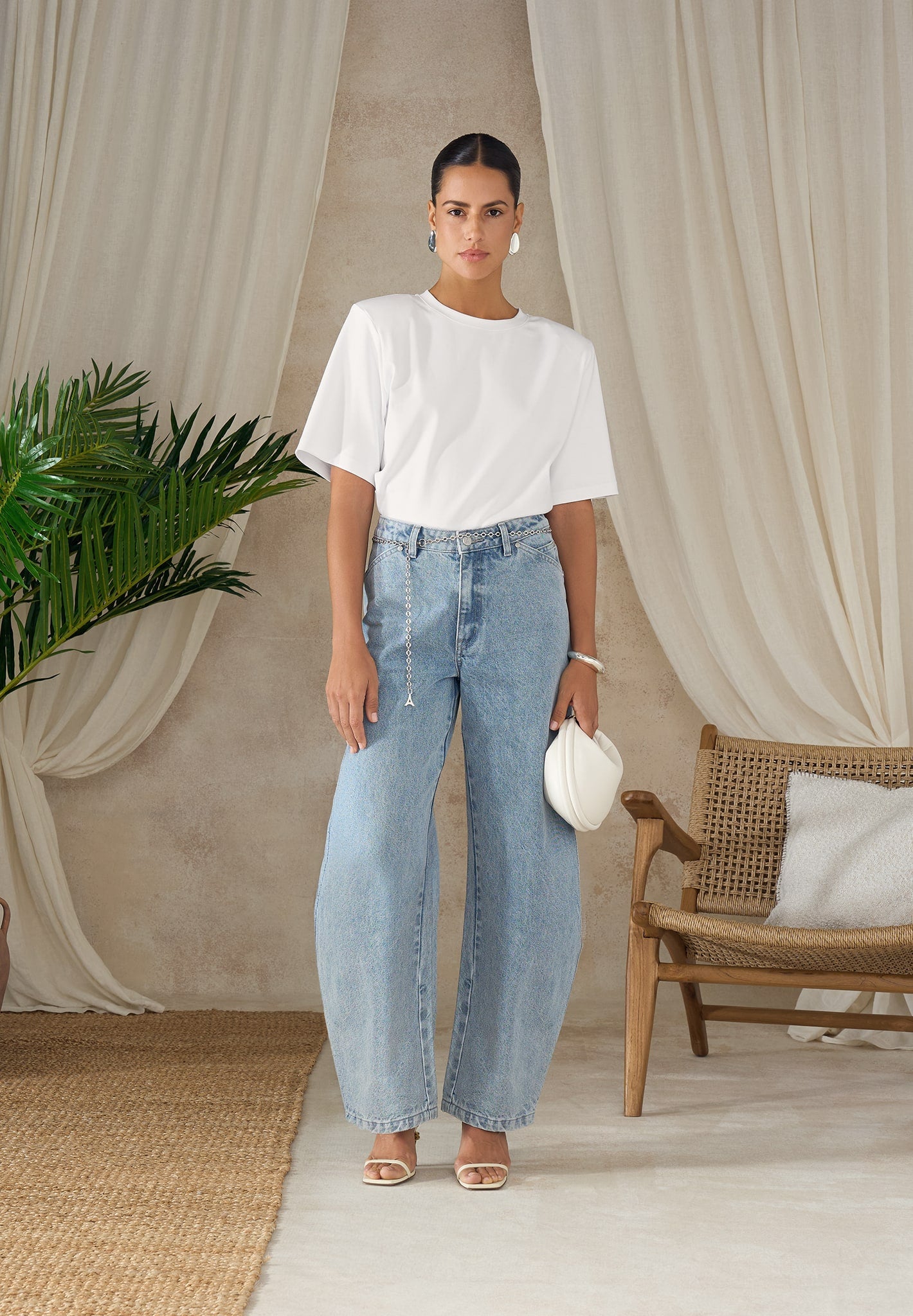 Enora - Hourglass Jean With Chain - Mid Blue 