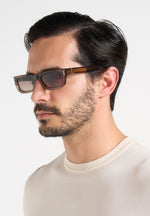 Milan - Curved-Frame Sunglasses - Brown