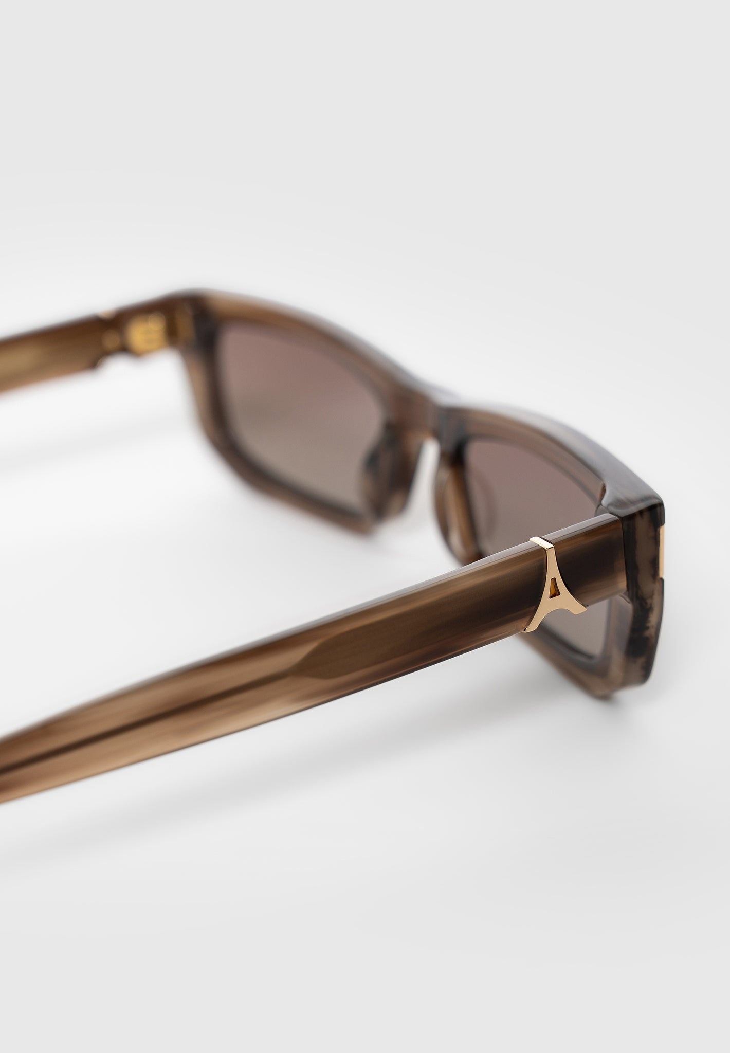 Milan - Curved-Frame Sunglasses - Brown