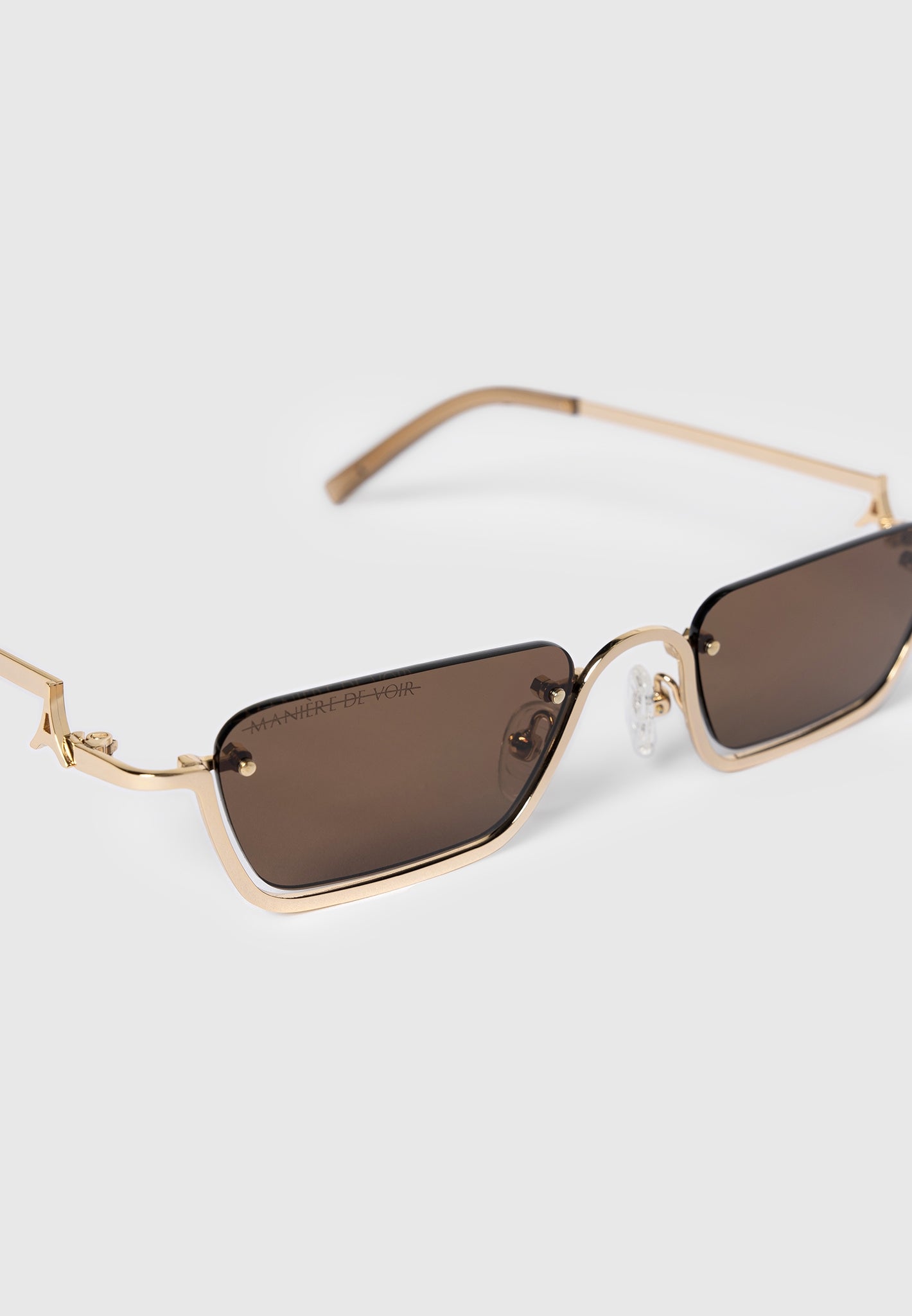 Sacha - Rectangular Frameless Sunglasses - Gold