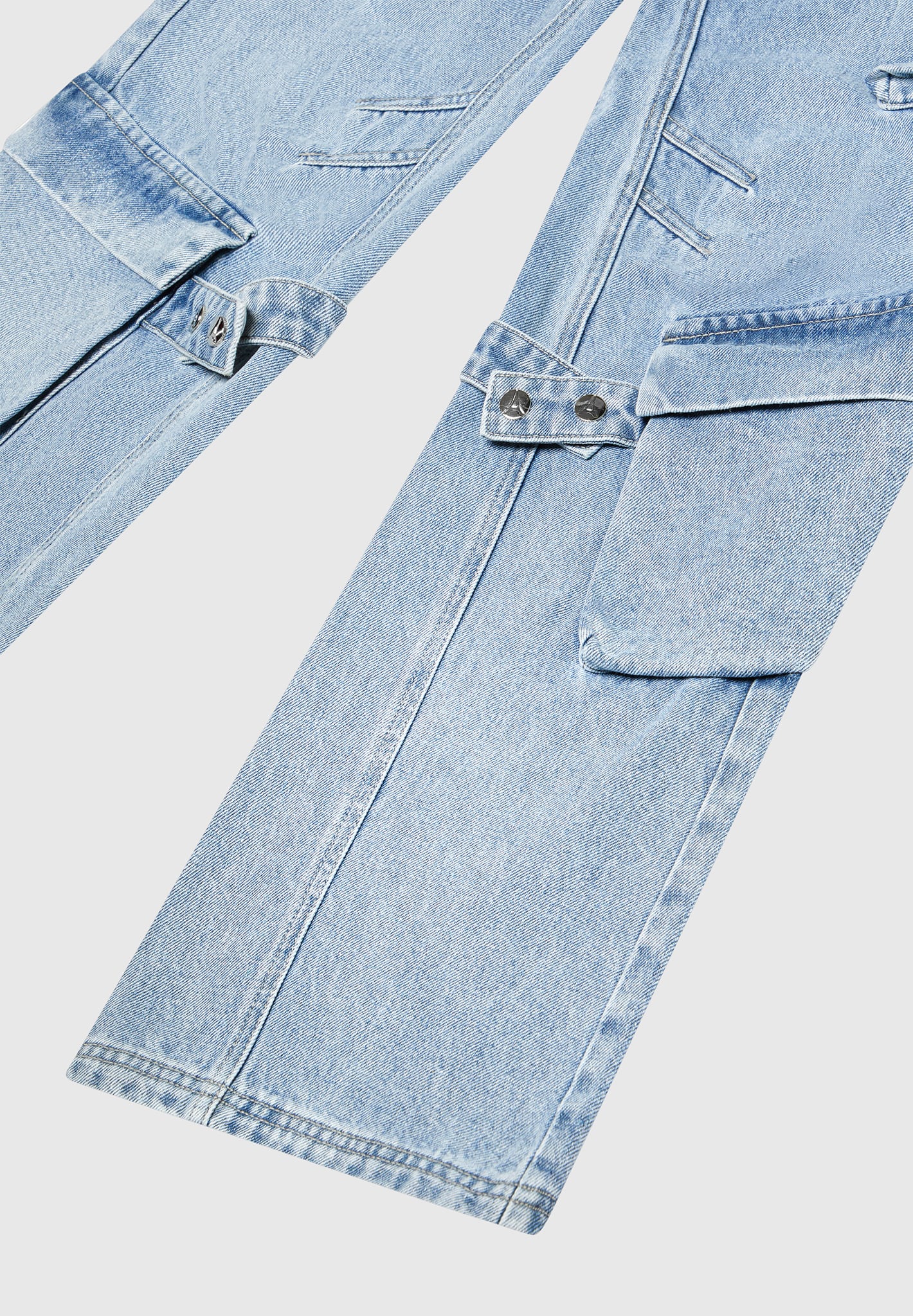 strap-detail-cargo-jeans-washed-blue