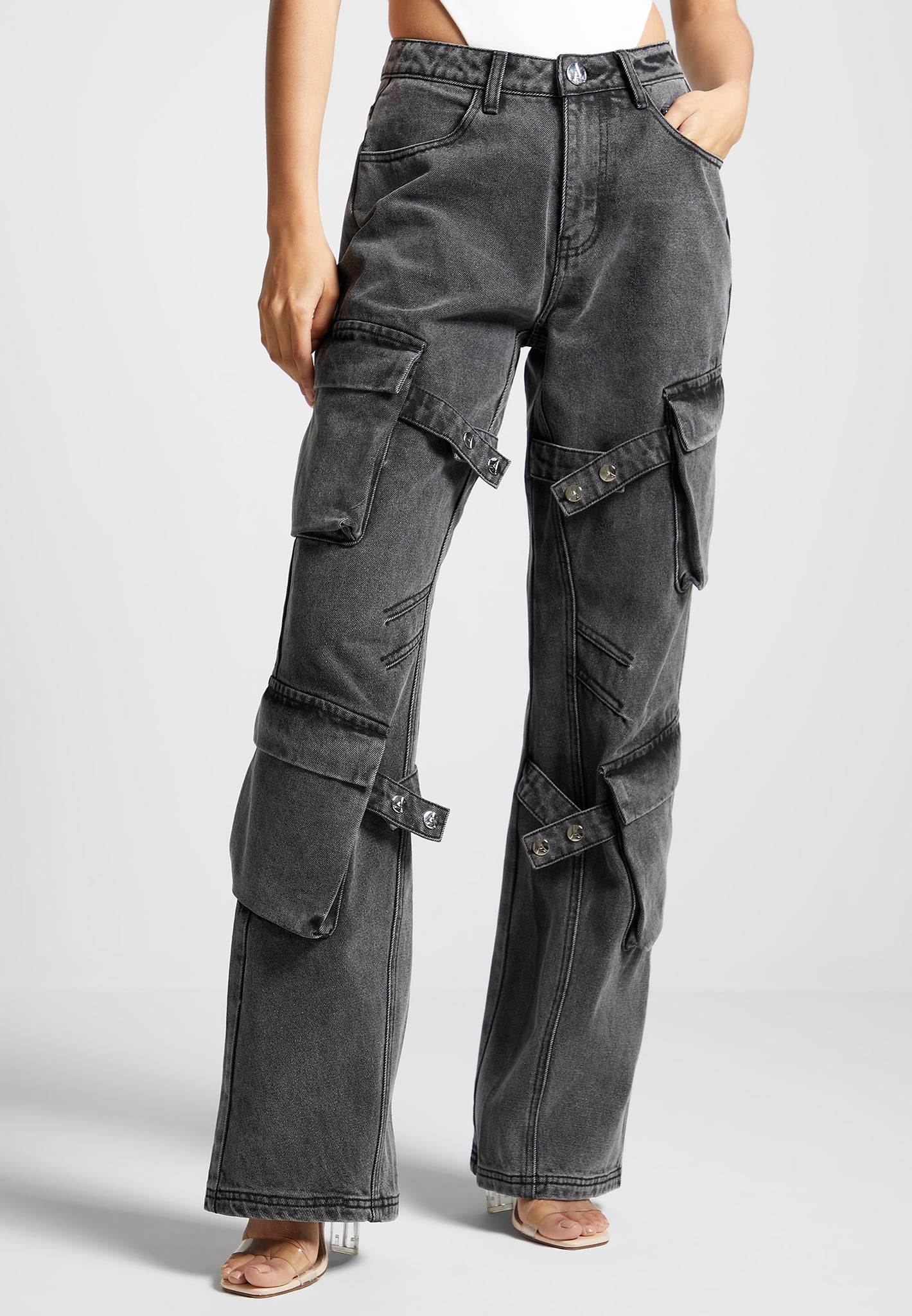 Women's Skinny Fit Cargo Pants in Washed Black