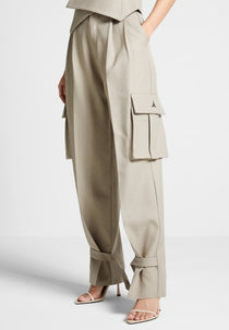 D⁠anielle - Tailored Pleated Cargo Trousers - Beige