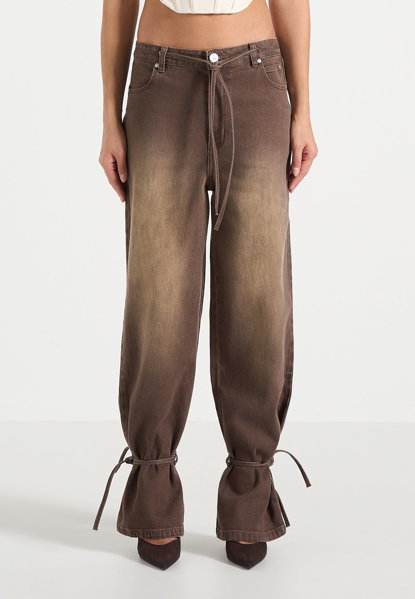 Faye - Wide Mid Rise Jeans With Tie Waist - Brown 