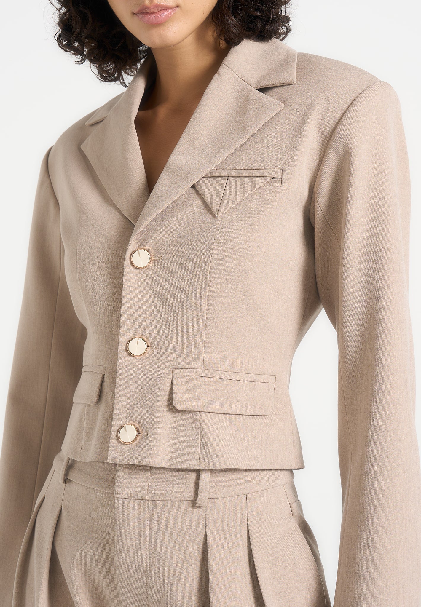 Prisca - Tailored Cropped Blazer - Beige