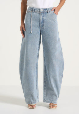Enora - Hourglass Jean With Chain - Mid Blue