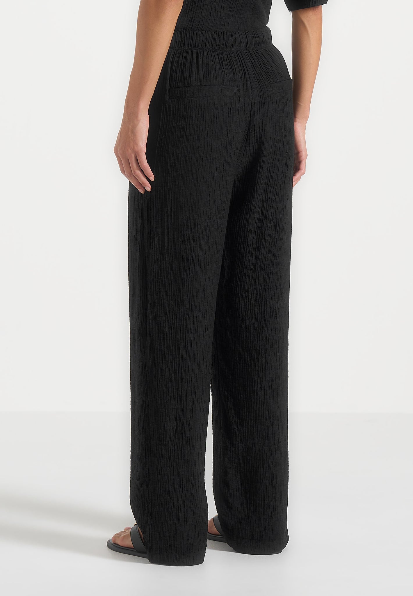addison-unisex-textured-relaxed-fit-trousers-black