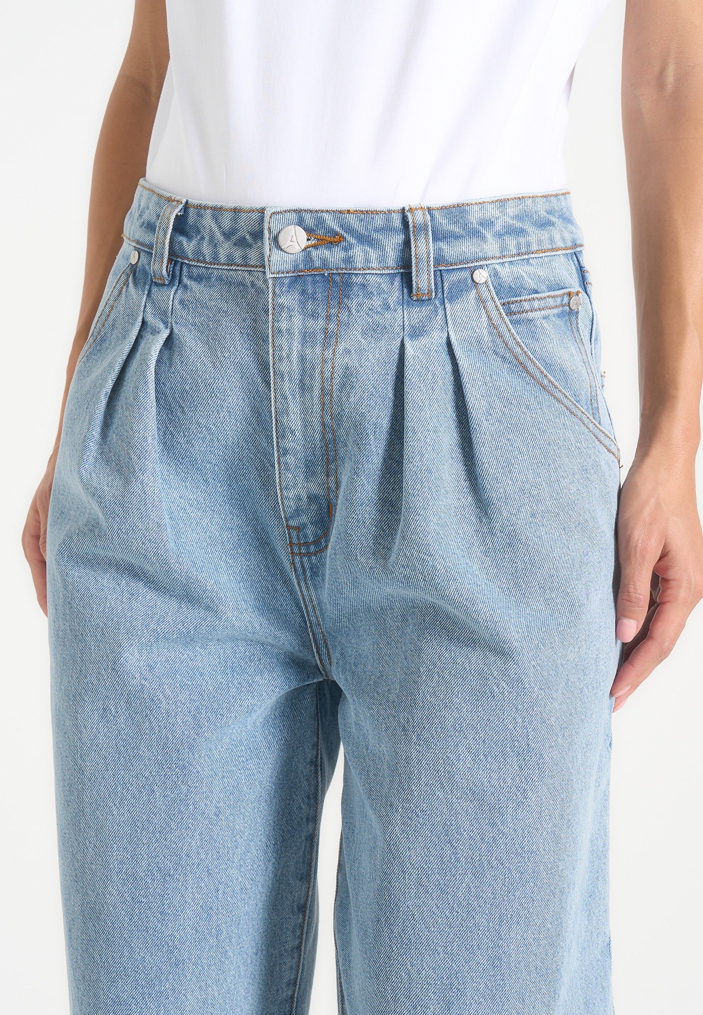 Lucy - Twin Pleat Wide-Leg Denim Jeans - Mid Blue
