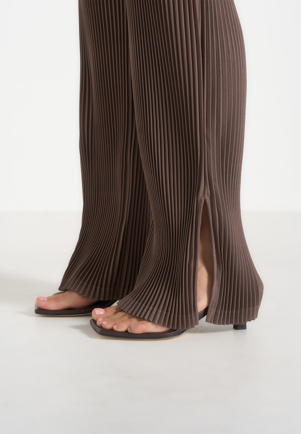 Lila - Pleated Wide-Leg Trousers - Brown