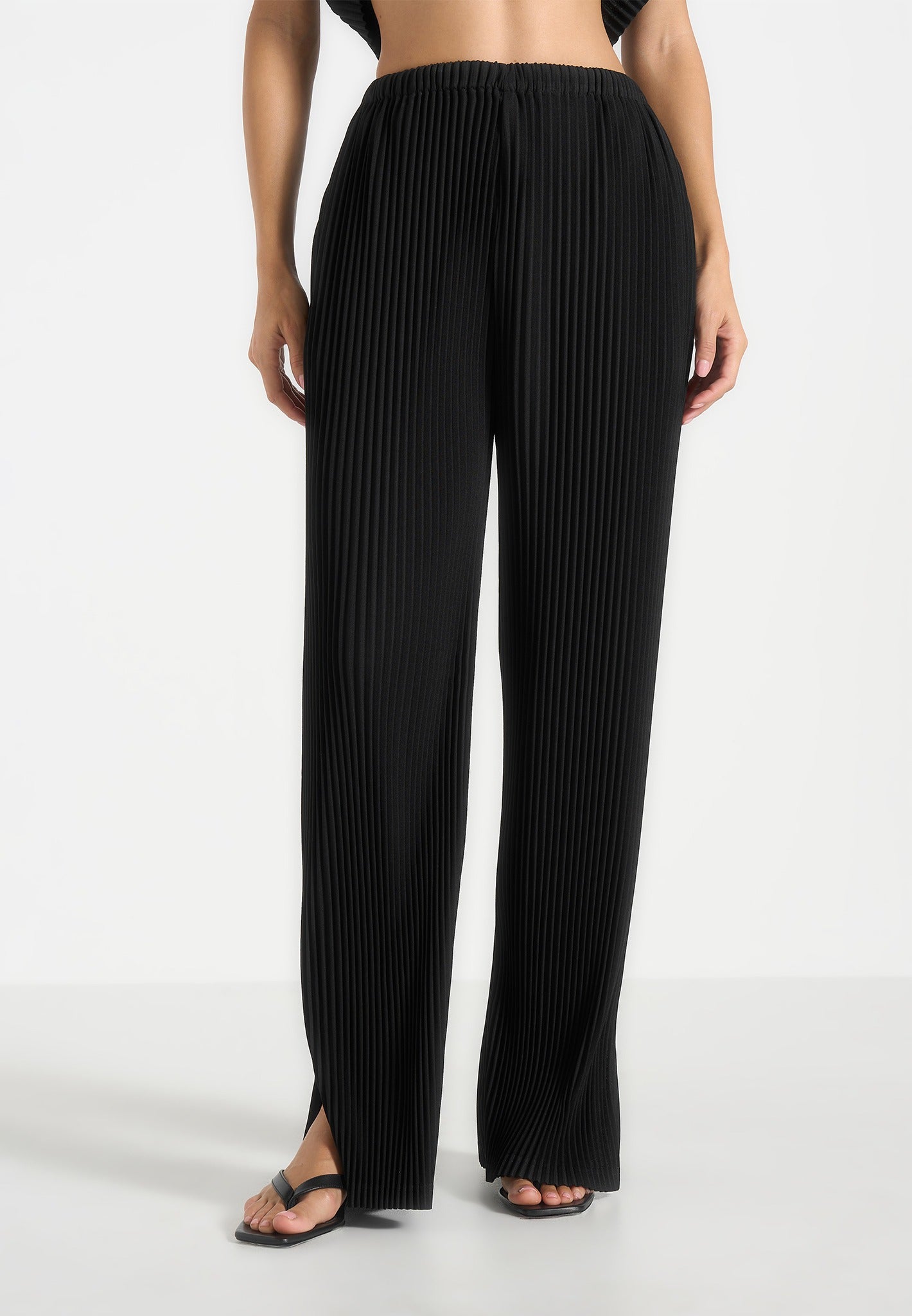 Lila - Pleated Wide-Leg Trousers - Black
