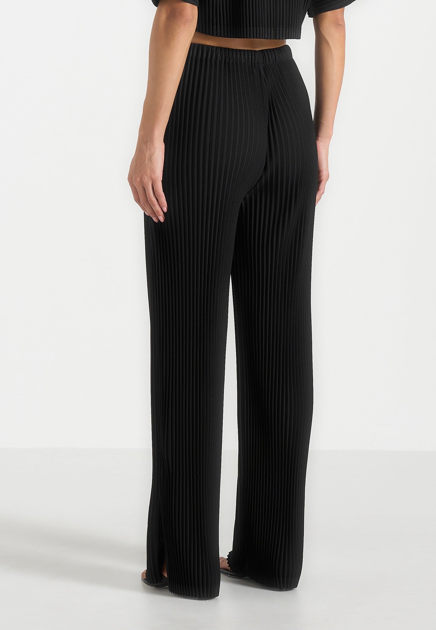 Lila - Pleated Wide-Leg Trousers - Black