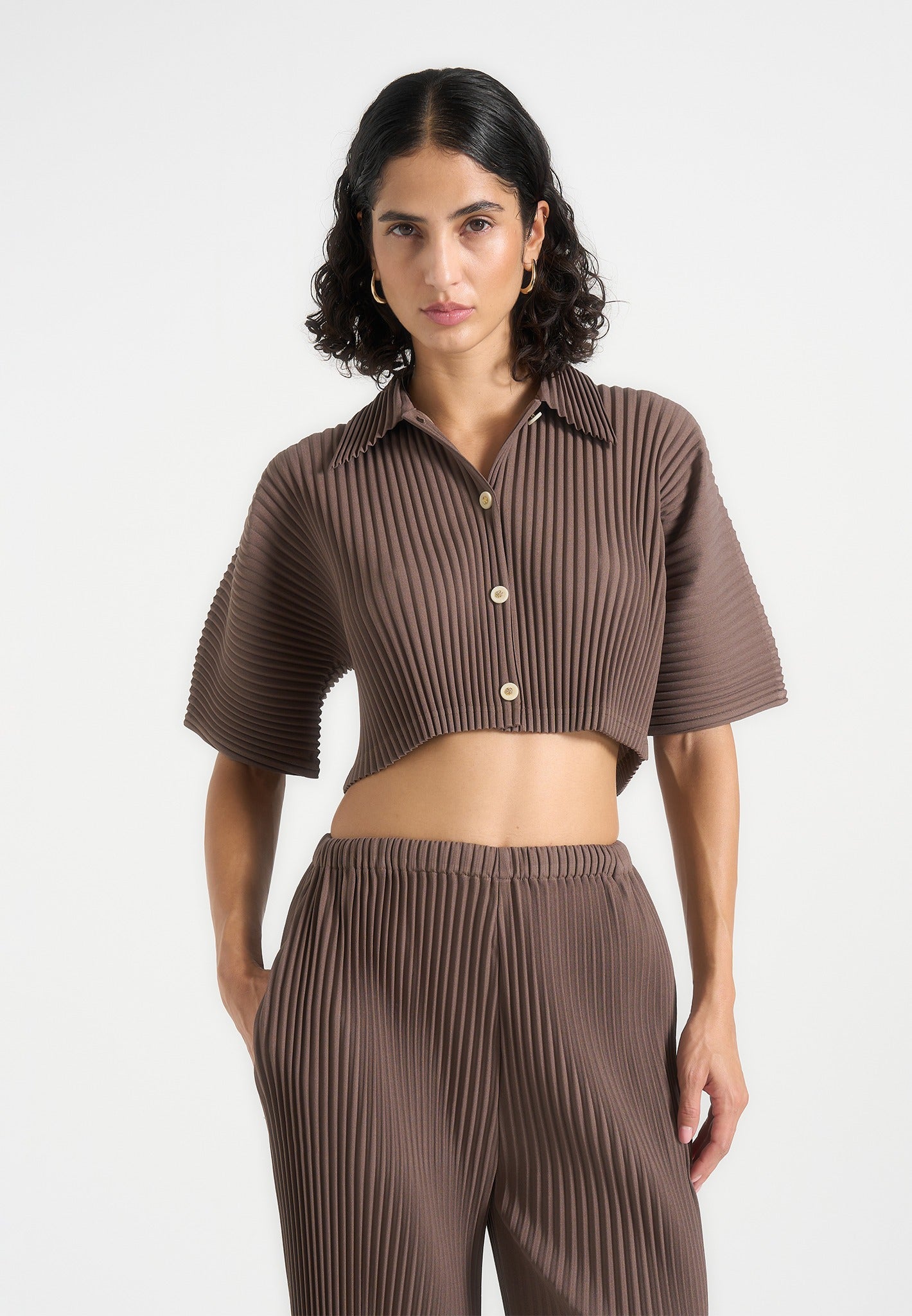 Mona - Cropped Pleated Short-Sleeve Shirt - Brown