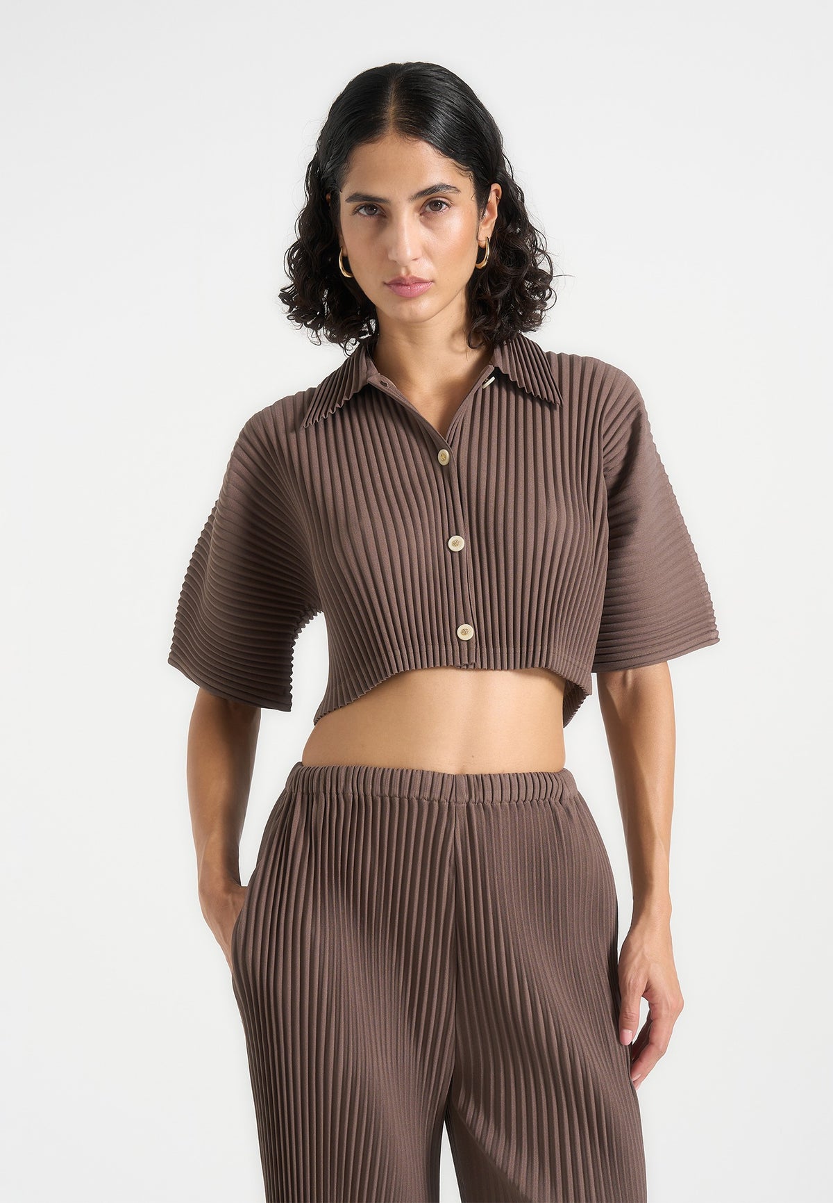 Mona - Cropped Pleated Short-Sleeve Shirt - Brown