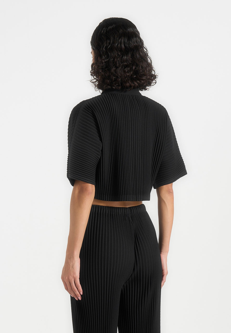 Mona - Cropped Pleated Short-Sleeve Shirt - Black