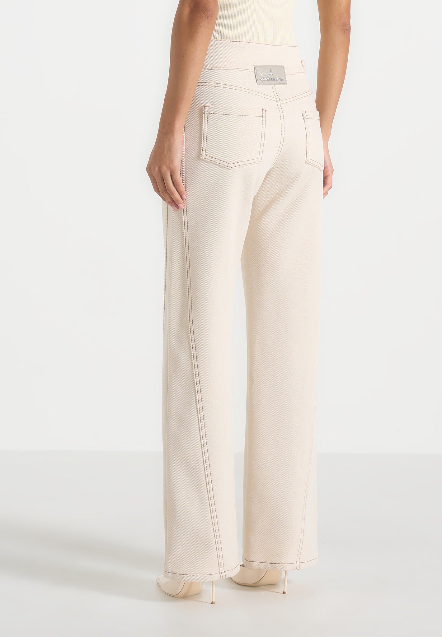 Loane - Twist Leg Boyfriend Jeans With Waist Adjuster - Cream