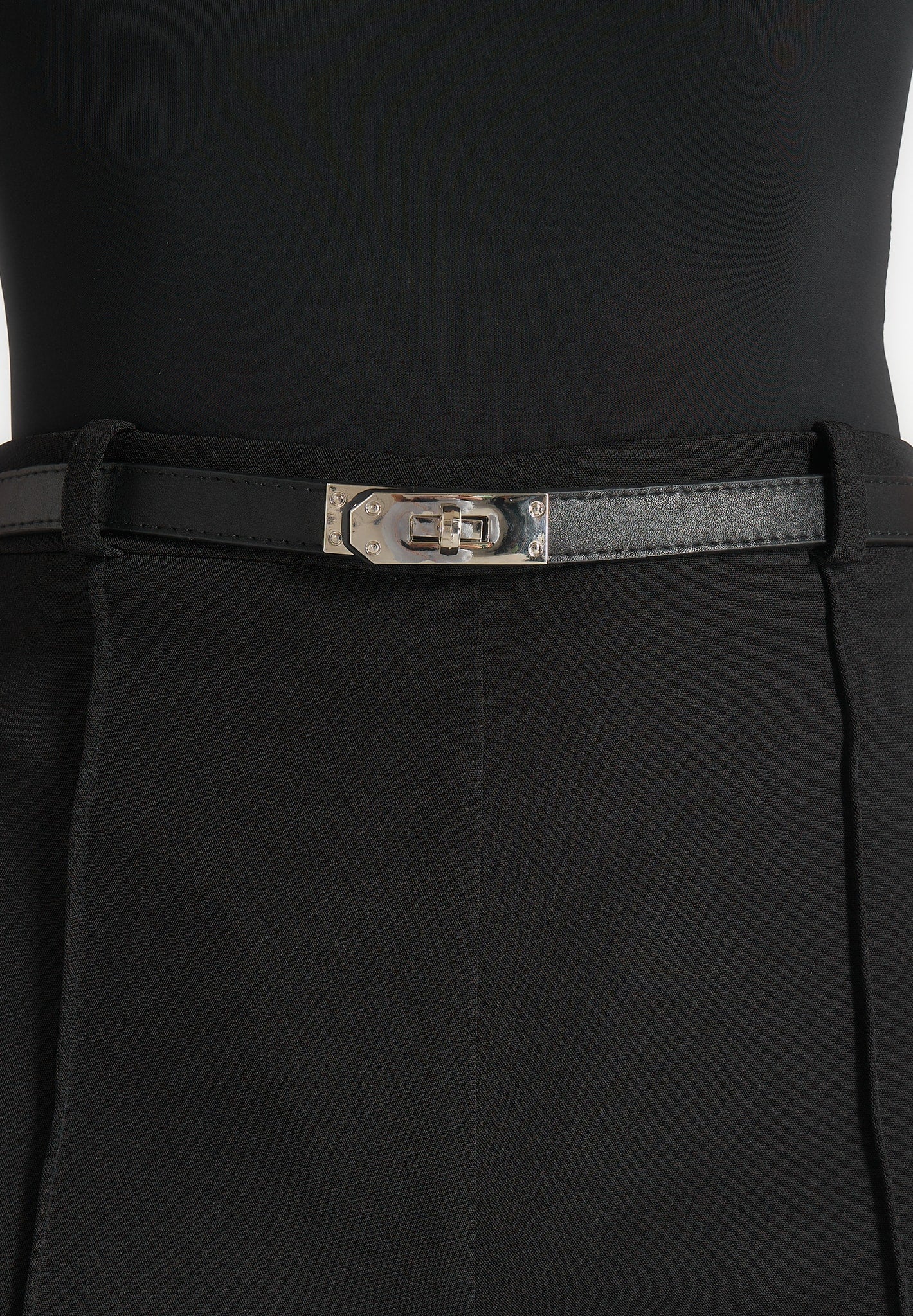 Quinn - High-Waisted Belted Fit & Flared Trousers – Black