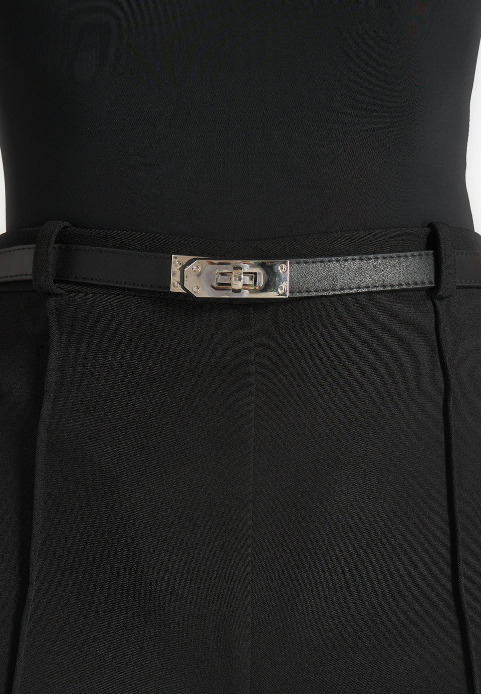 Quinn - High-Waisted Belted Fit & Flared Trousers - Black
