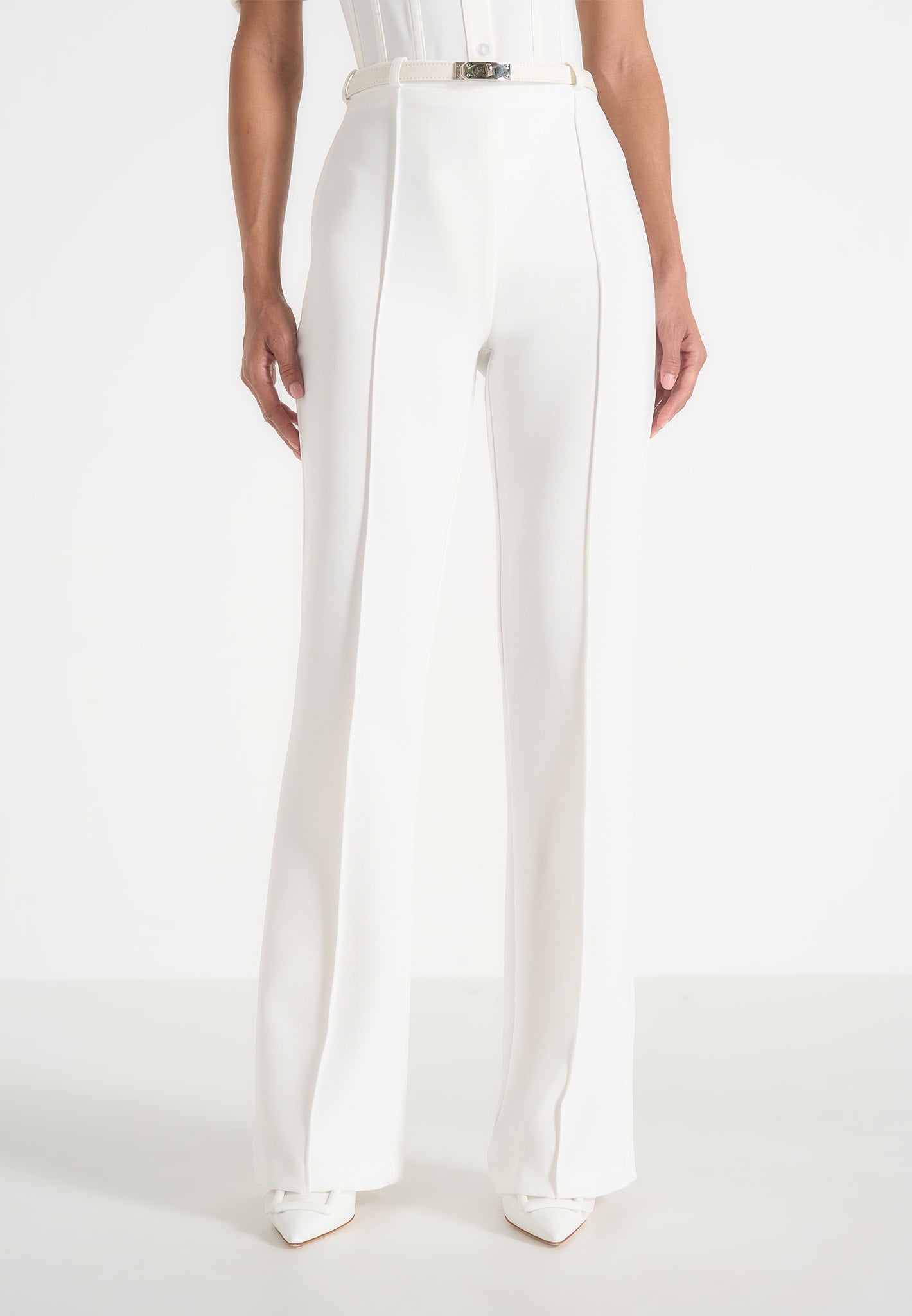 Quinn - High-Waisted Belted Fit & Flare Trousers – White