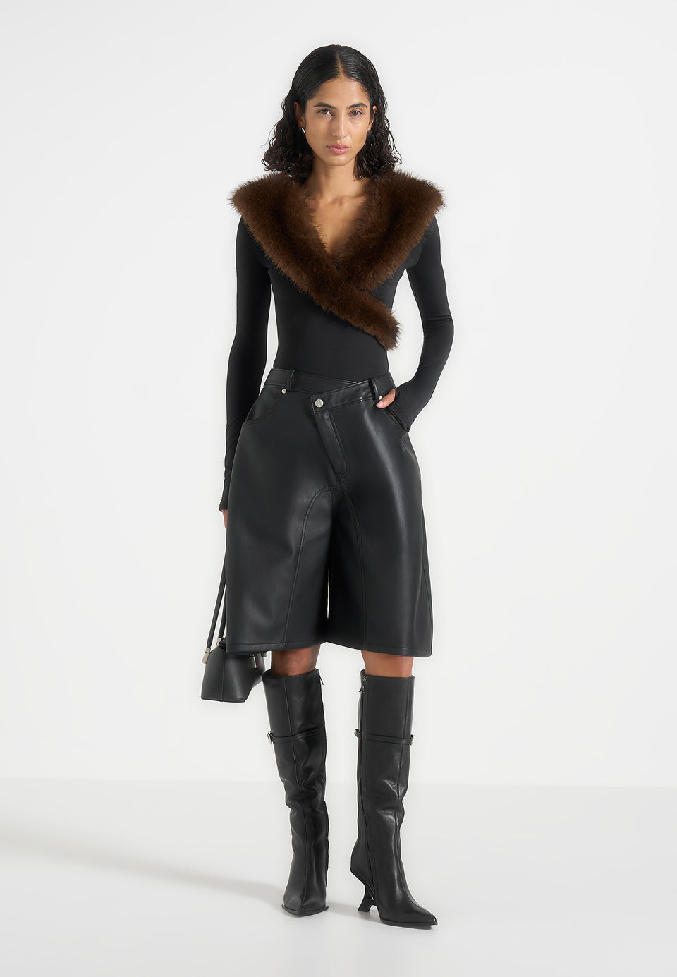 Suki - Fur Collar Long Sleeve Bodysuit - Black / Brown