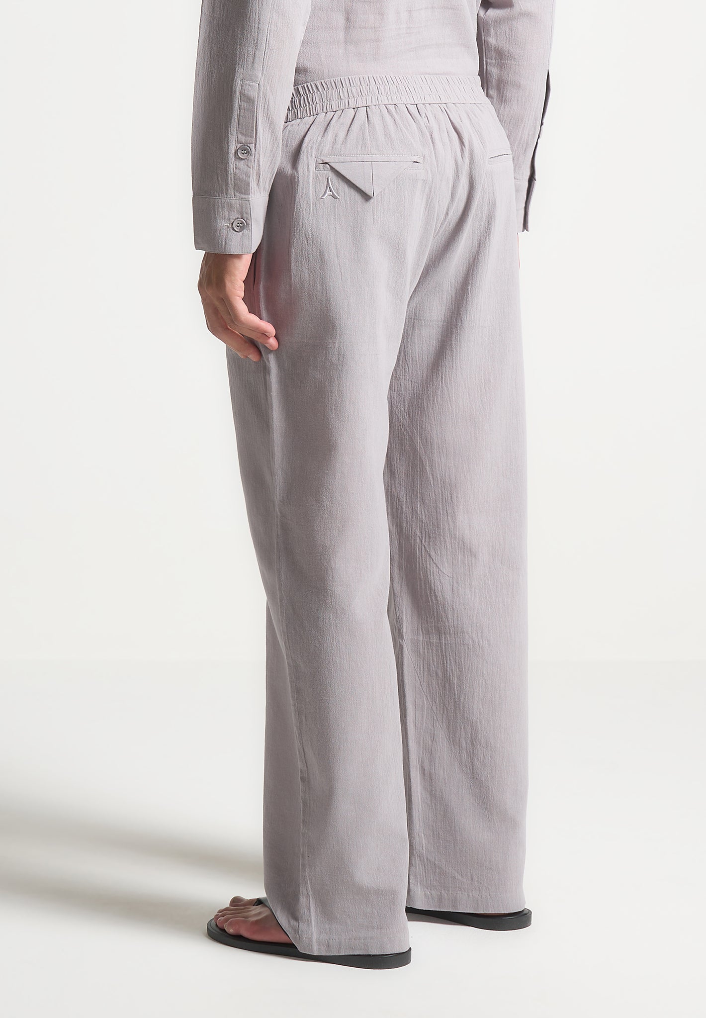 crinkled-linen-trousers-grey