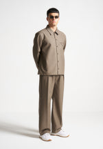 relaxed-fit-hatched-pleated-tailored-trousers-khaki