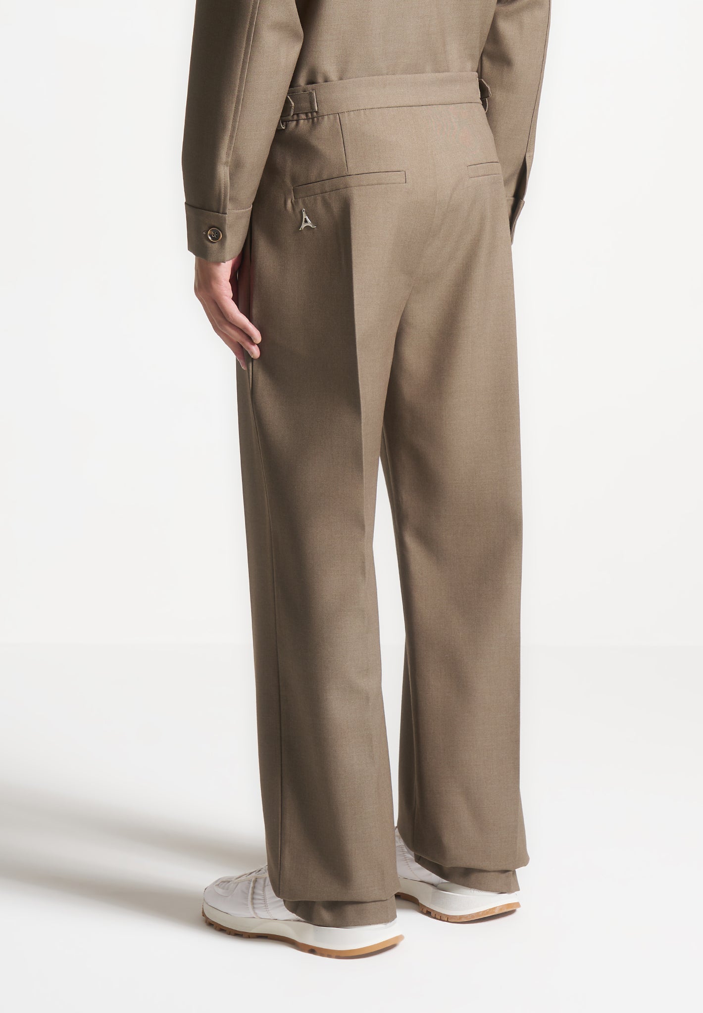 relaxed-fit-hatched-pleated-tailored-trousers-khaki
