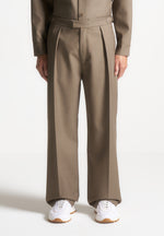 relaxed-fit-hatched-pleated-tailored-trousers-khaki