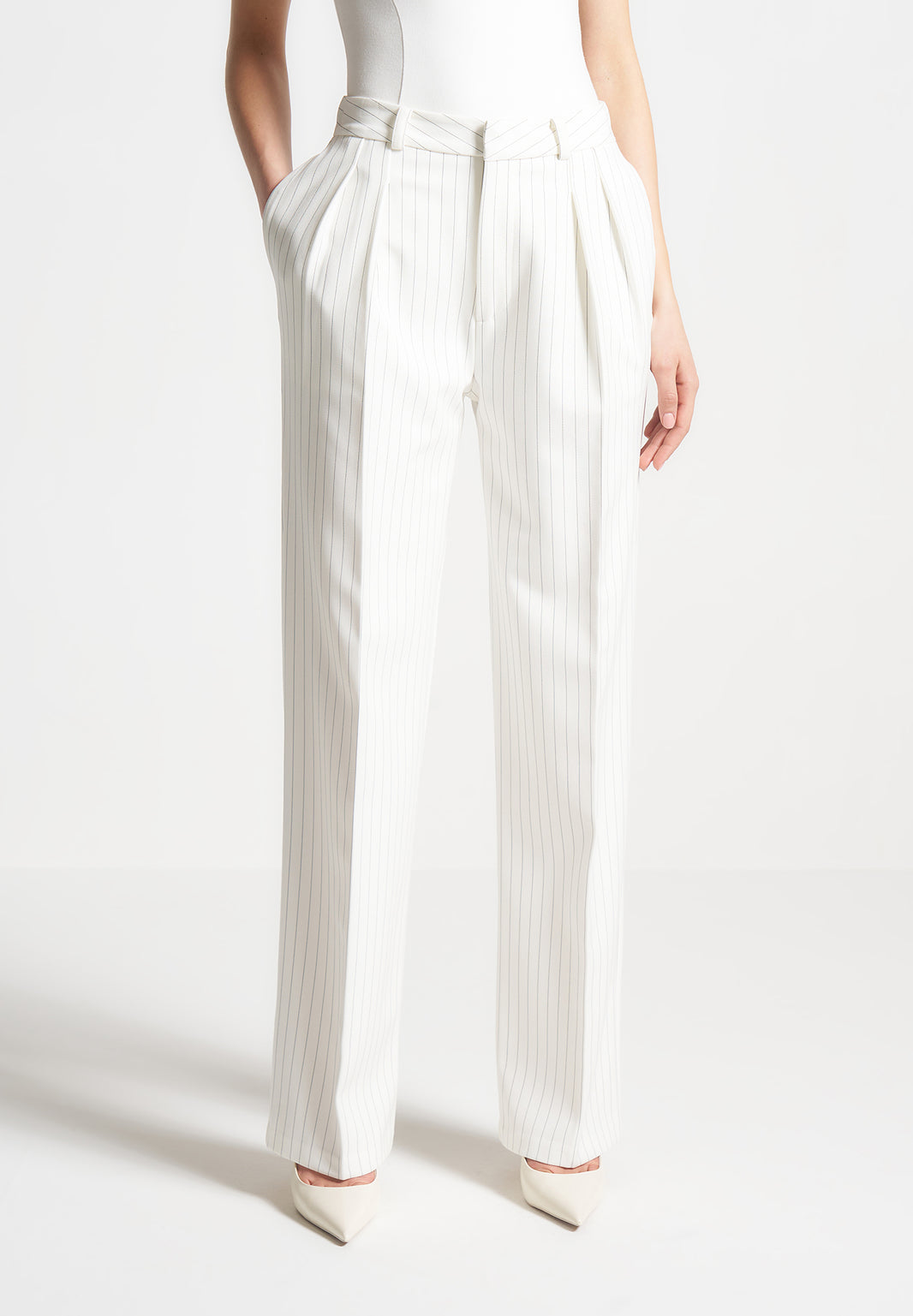 Tailored Pleated Cargo Trousers - Beige | Manière De Voir
