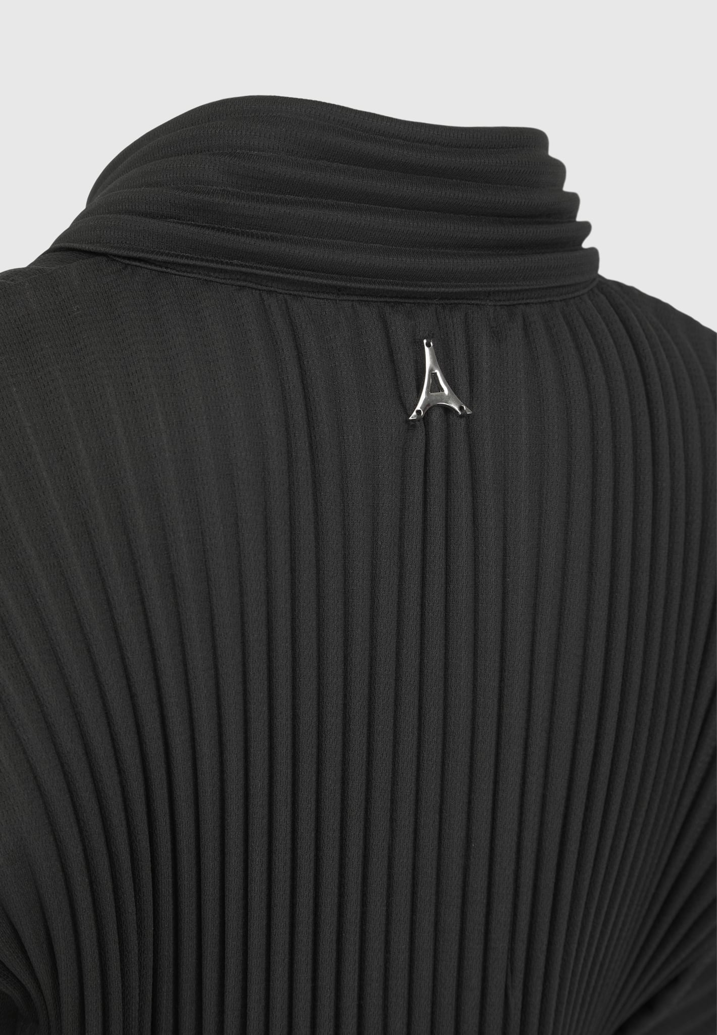 pleated-cropped-shirt-black