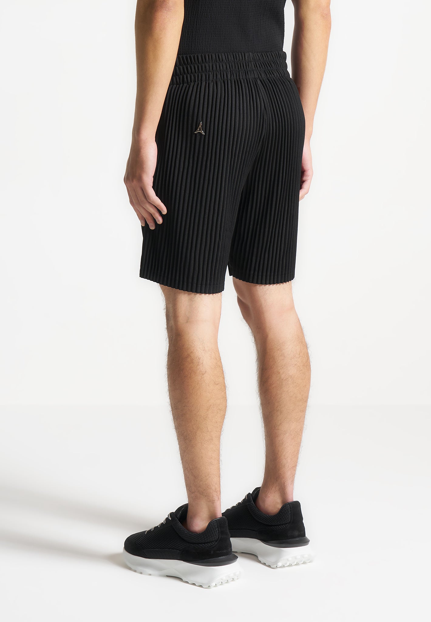 pleated-shorts-black