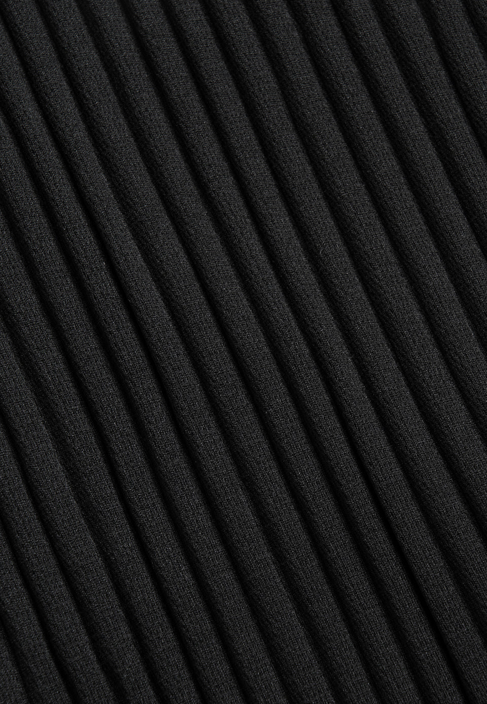 pleated-shorts-black