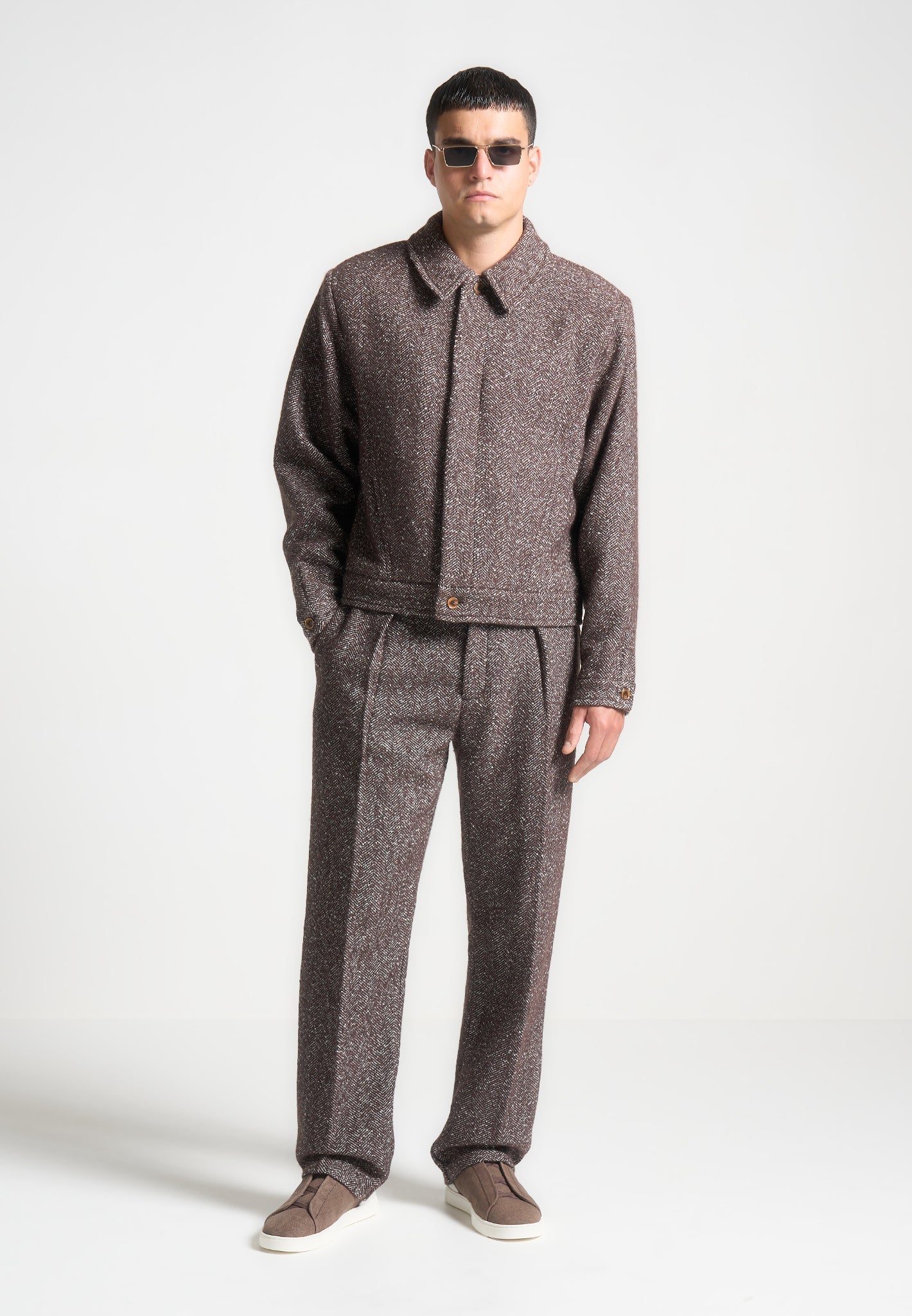 relaxed-fit-wool-blend-herringbone-pleated-tailored-trousers-brown 
