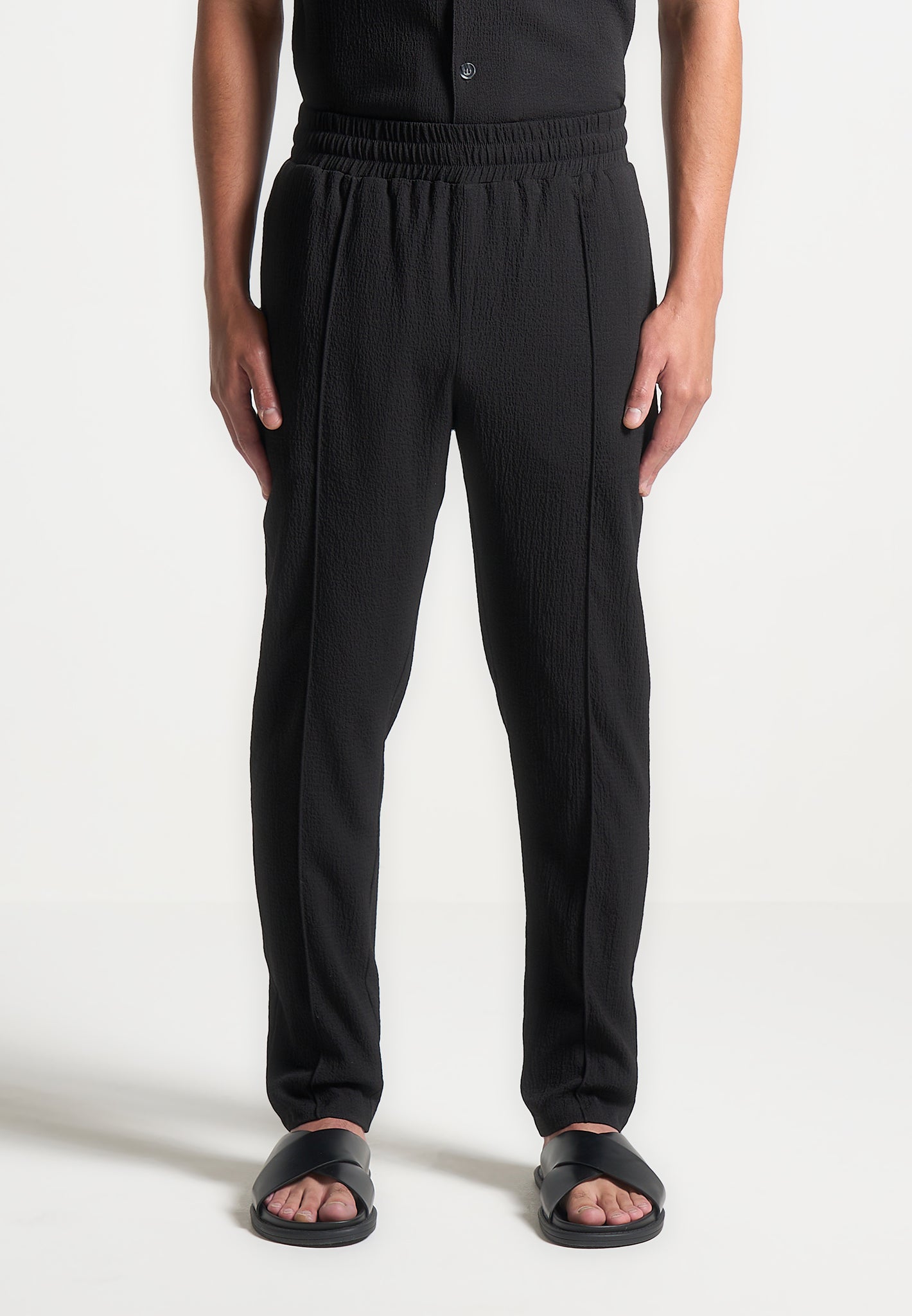 seersucker-tapered-trousers-black