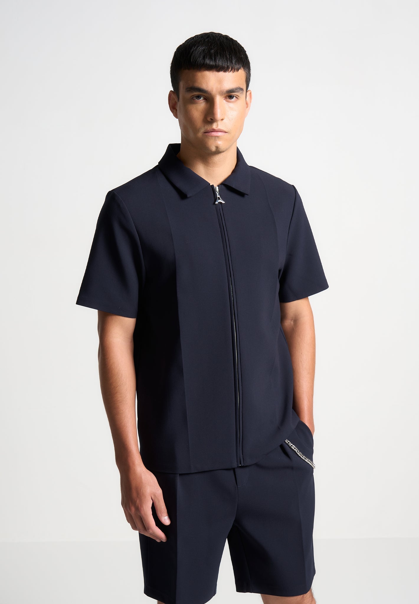 tailored-shirt-with-crease-navy