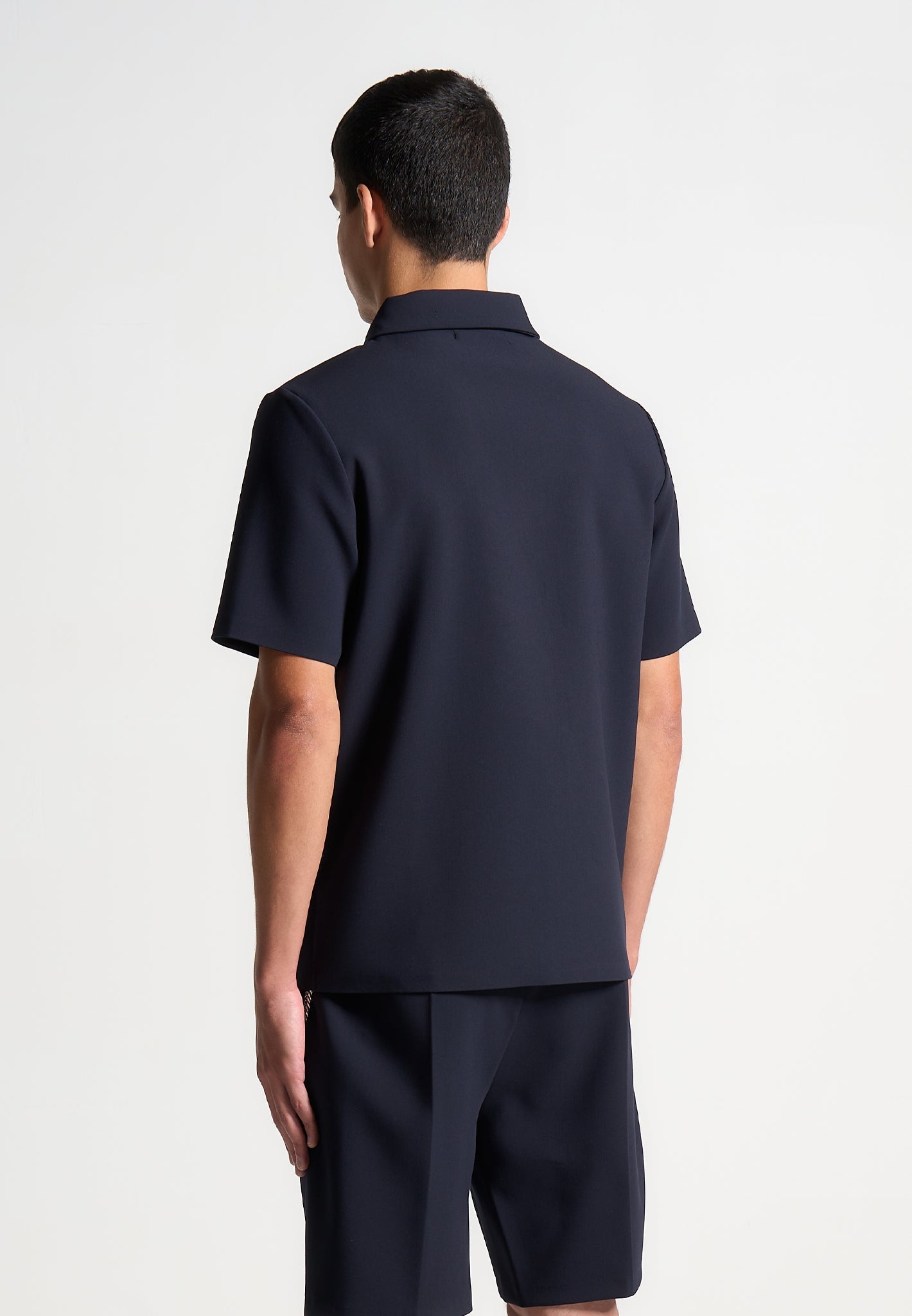 tailored-shirt-with-crease-navy