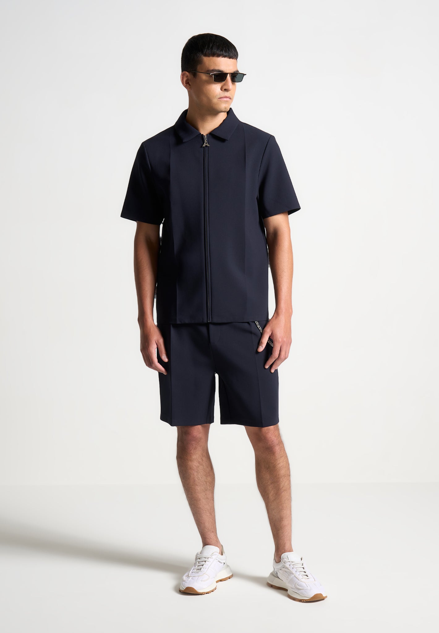 tailored-shorts-with-chain-navy