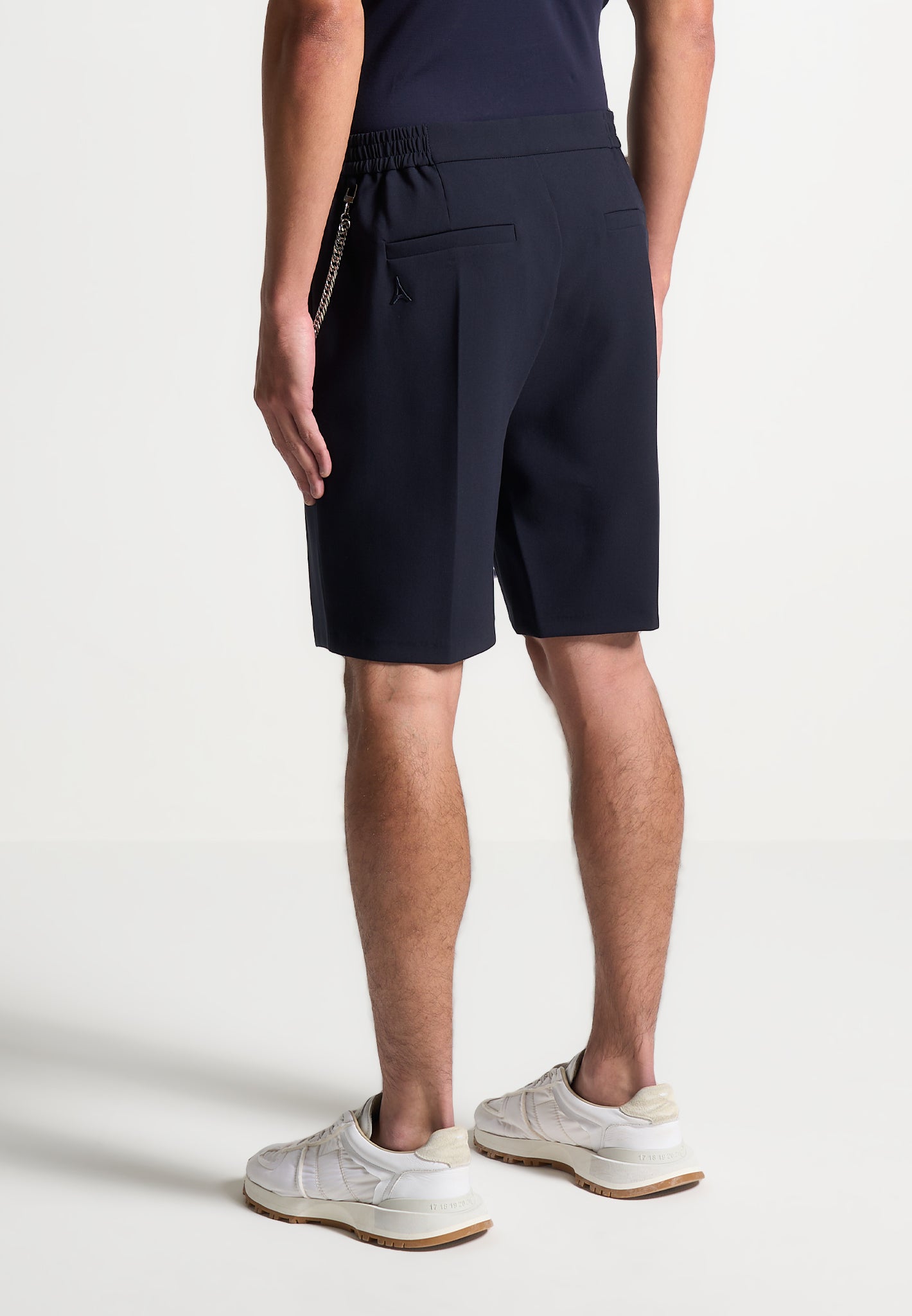 tailored-shorts-with-chain-navy