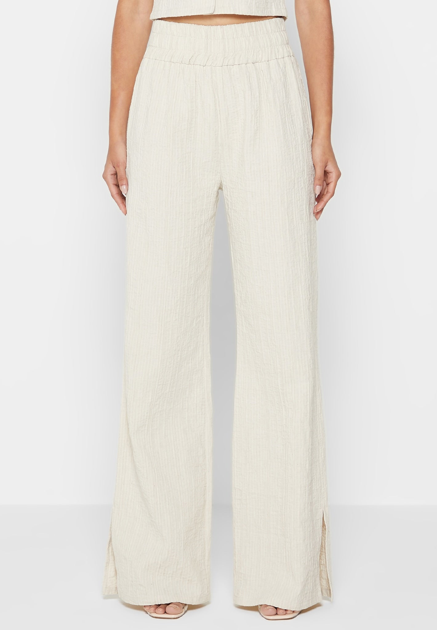 linen-trousers-beige