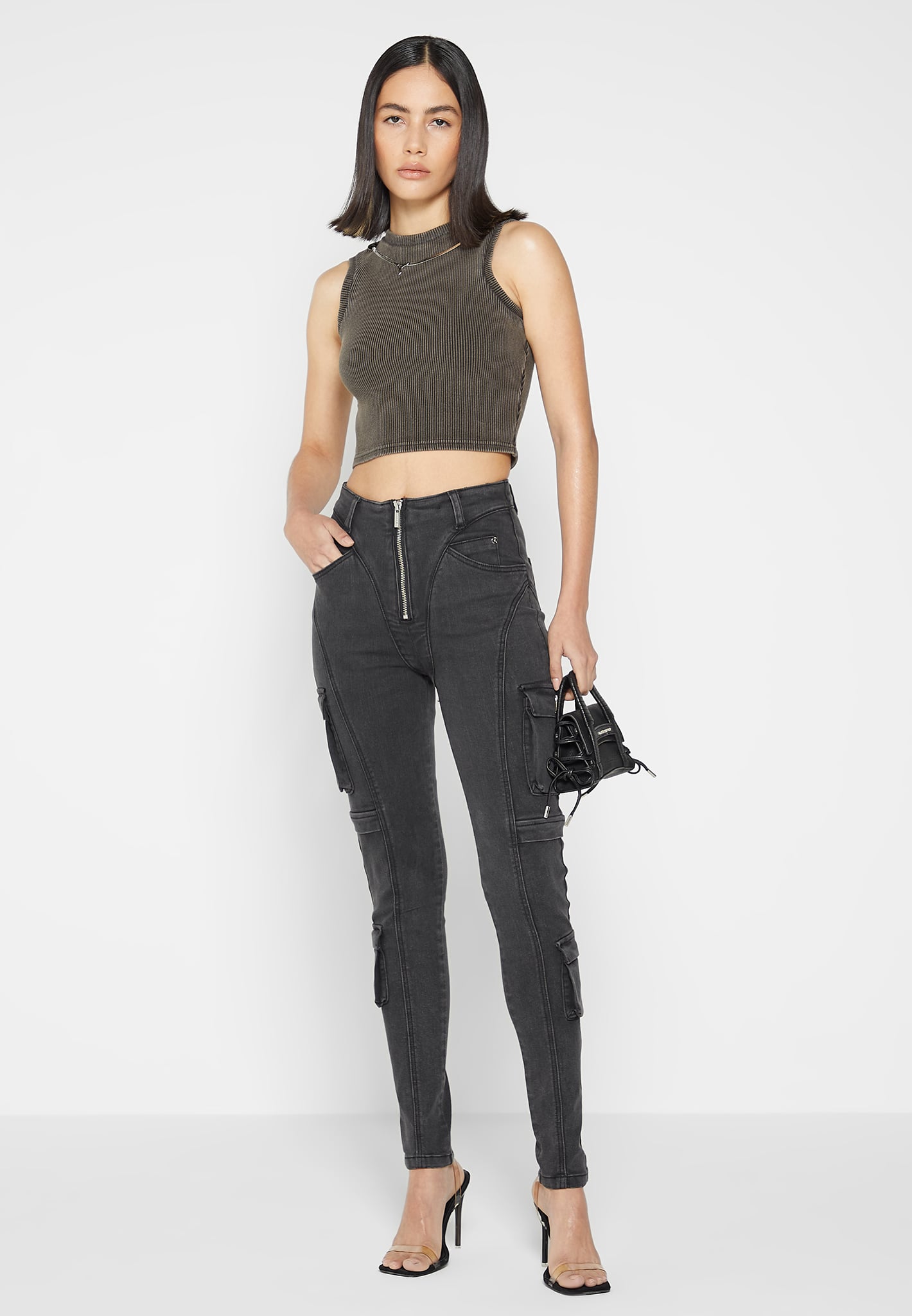 ribbed-crop-top-with-chain-washed-grey