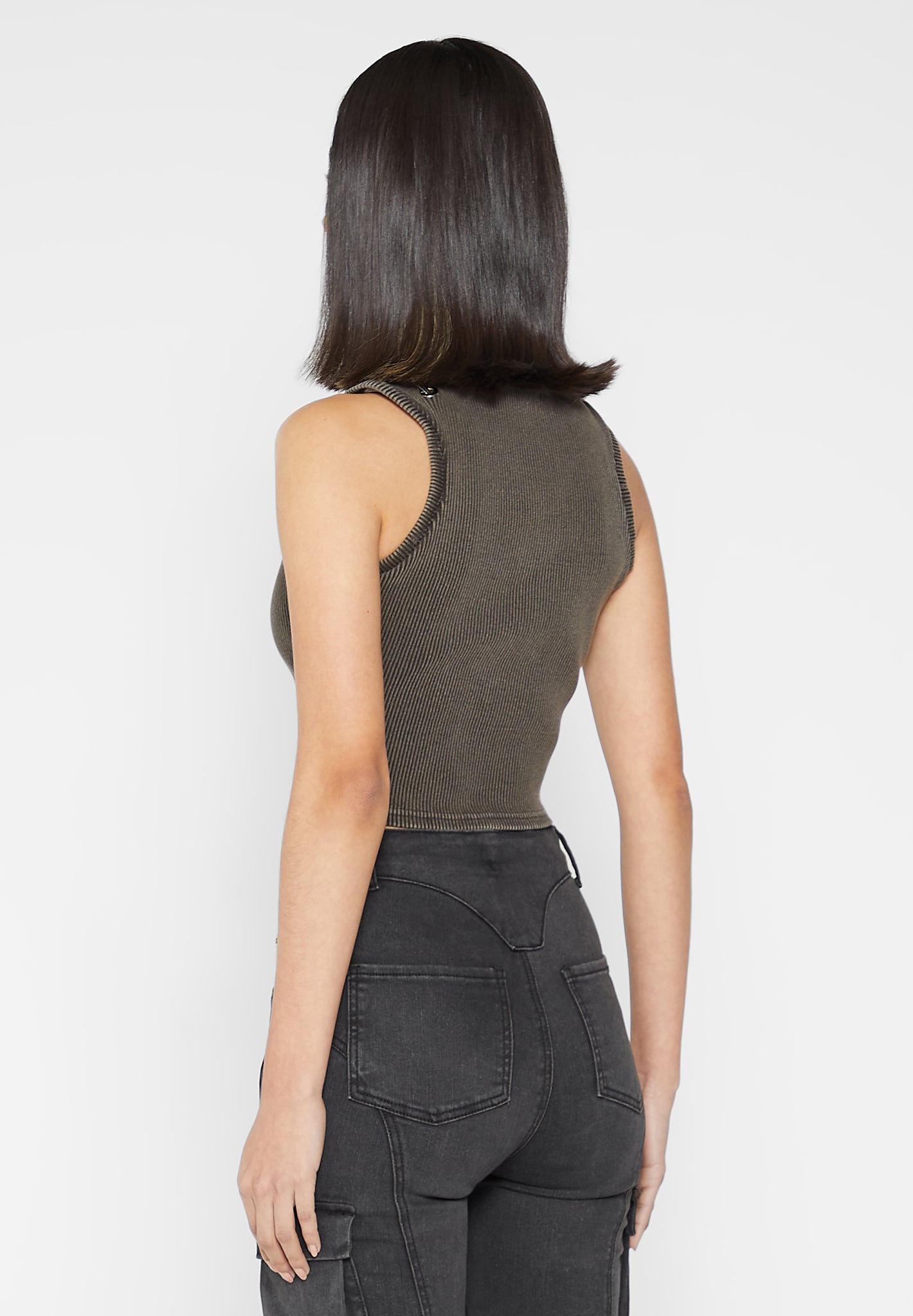 ribbed-crop-top-with-chain-washed-grey
