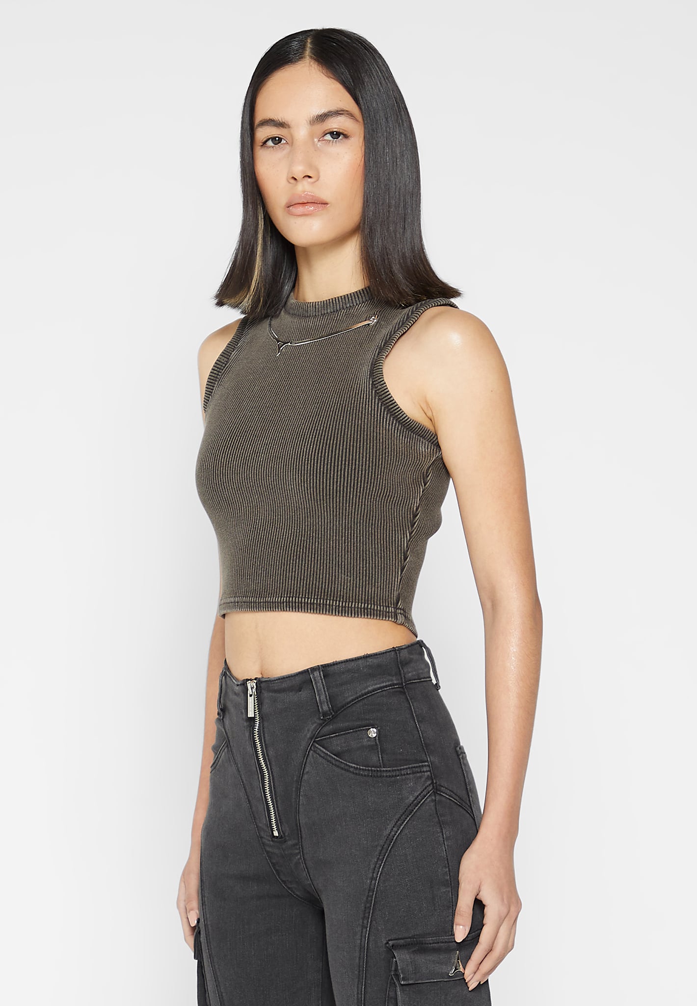 ribbed-crop-top-with-chain-washed-grey