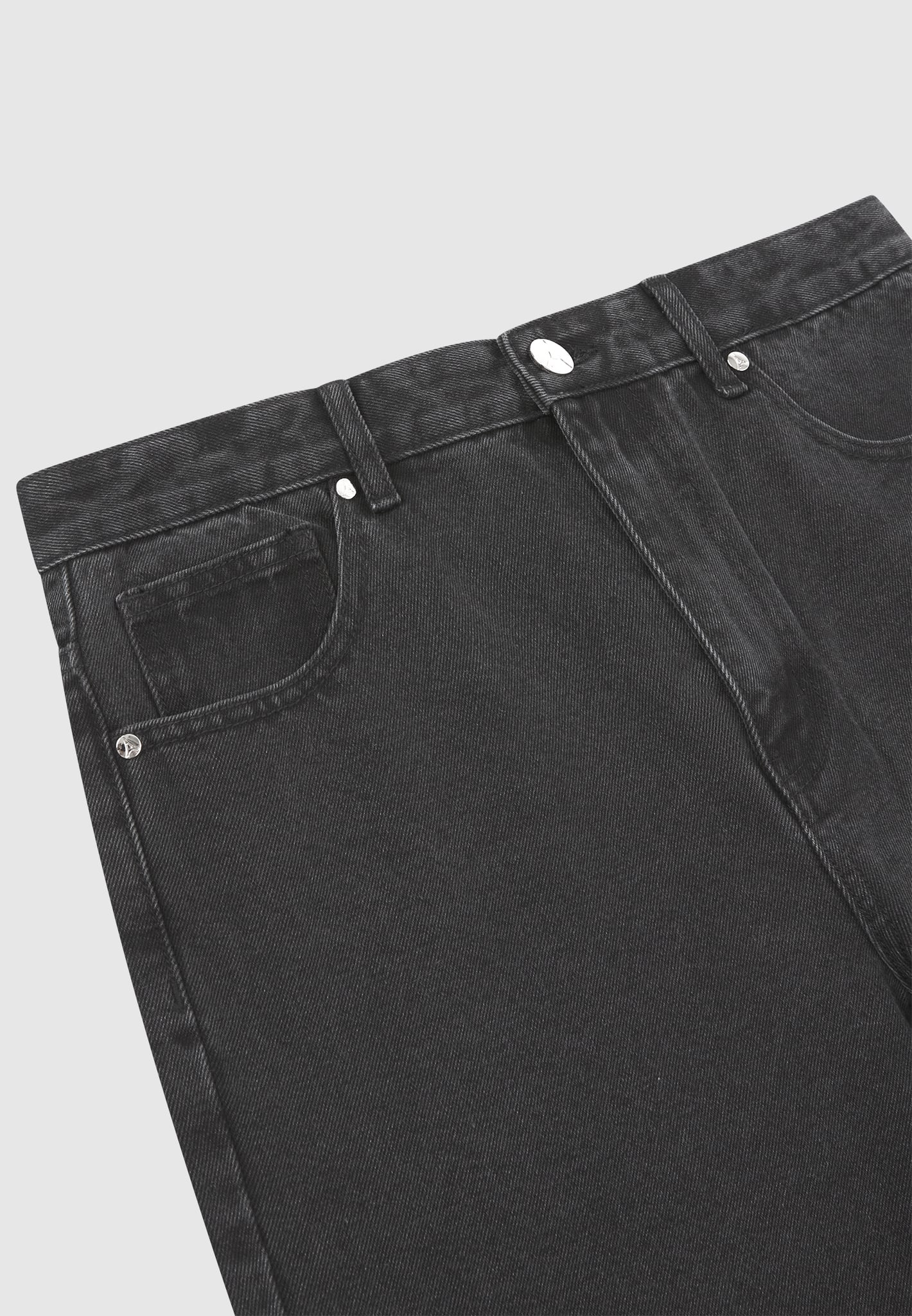 tapered-fit-jeans-black
