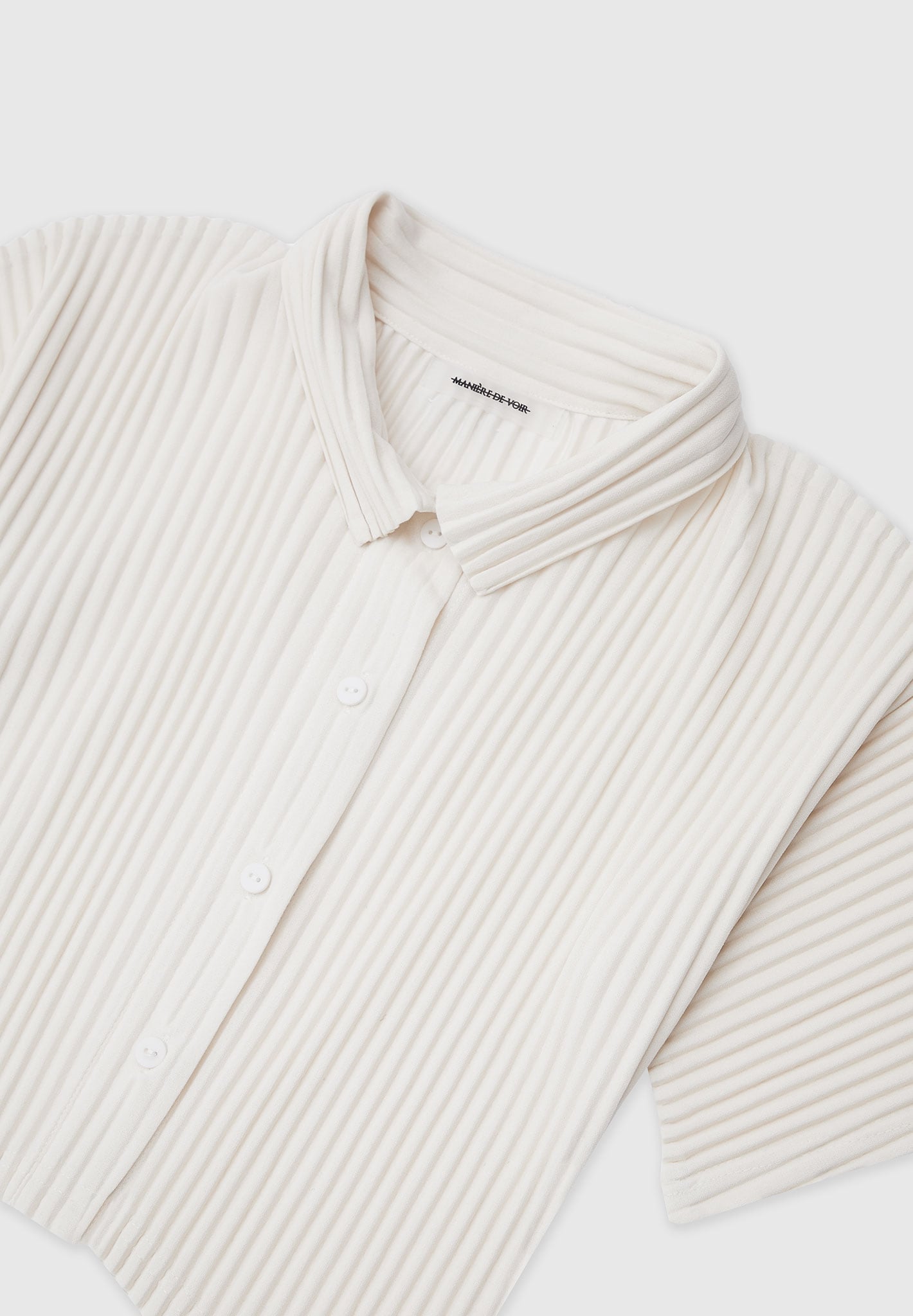 pleated-curved-hem-shirt-cream
