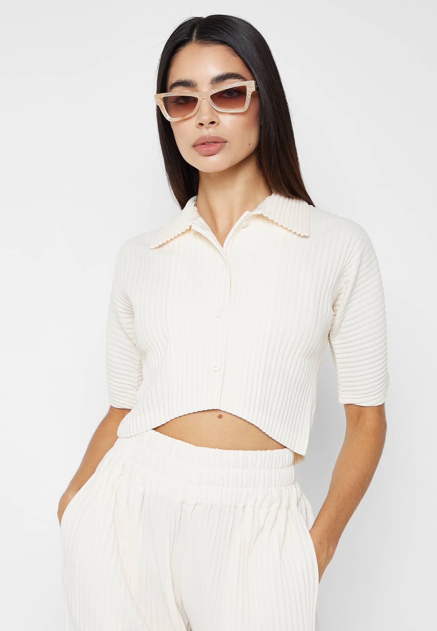 pleated-curved-hem-shirt-cream