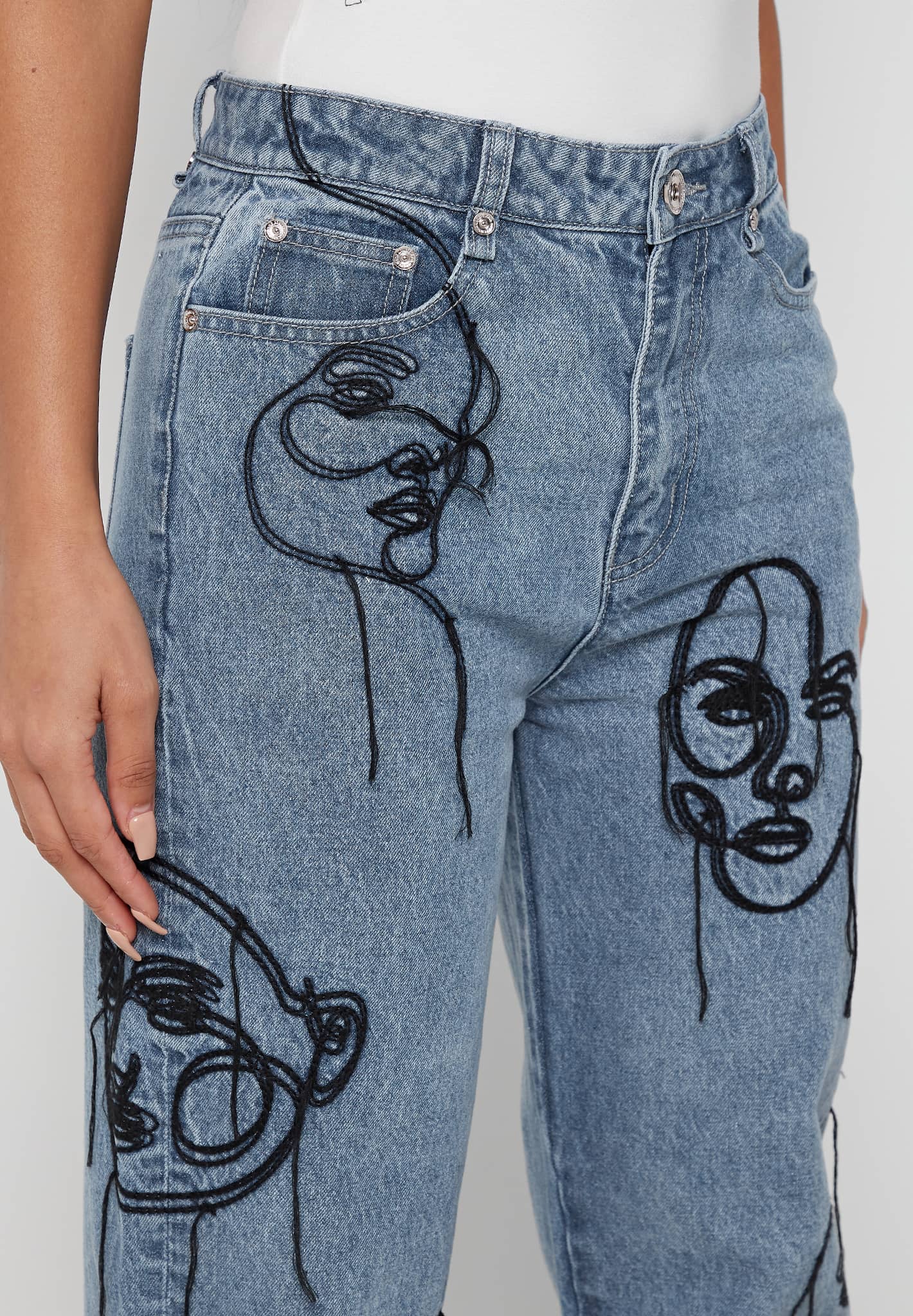 line-art-mom-jeans-mid-blue